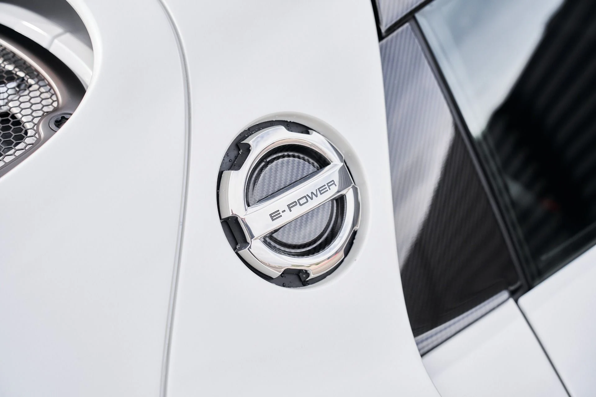 mph035_1762582184_Used_2015_Porsche_918_Spyder_w_Weissach_Package_1764874366_e5ffeed9ff