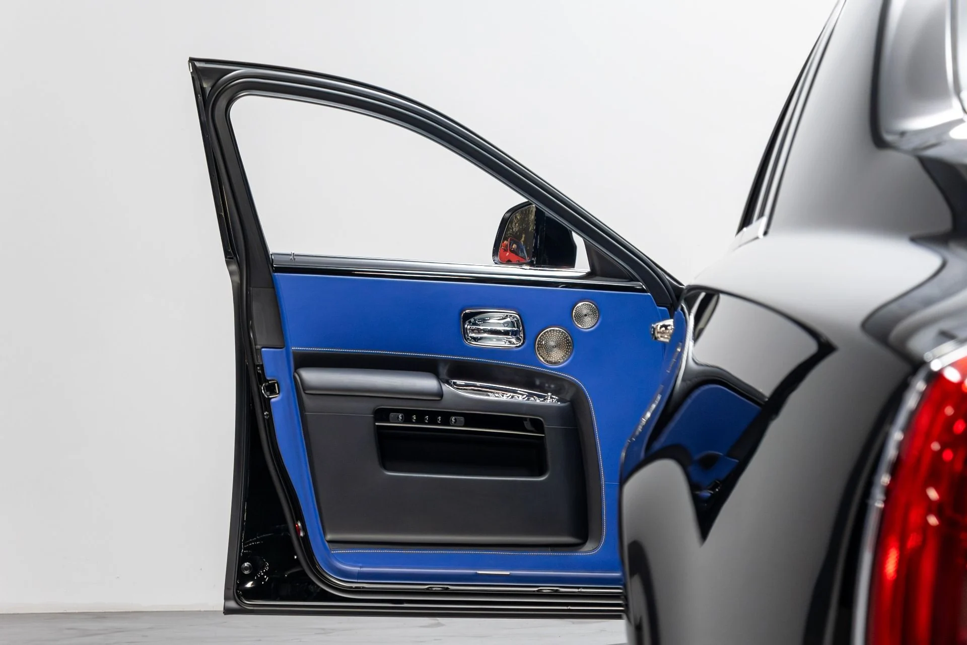 mph035_1763412863_Used_2017_Rolls_Royce_Ghost_Black_Badge_1764012368_94910241a9