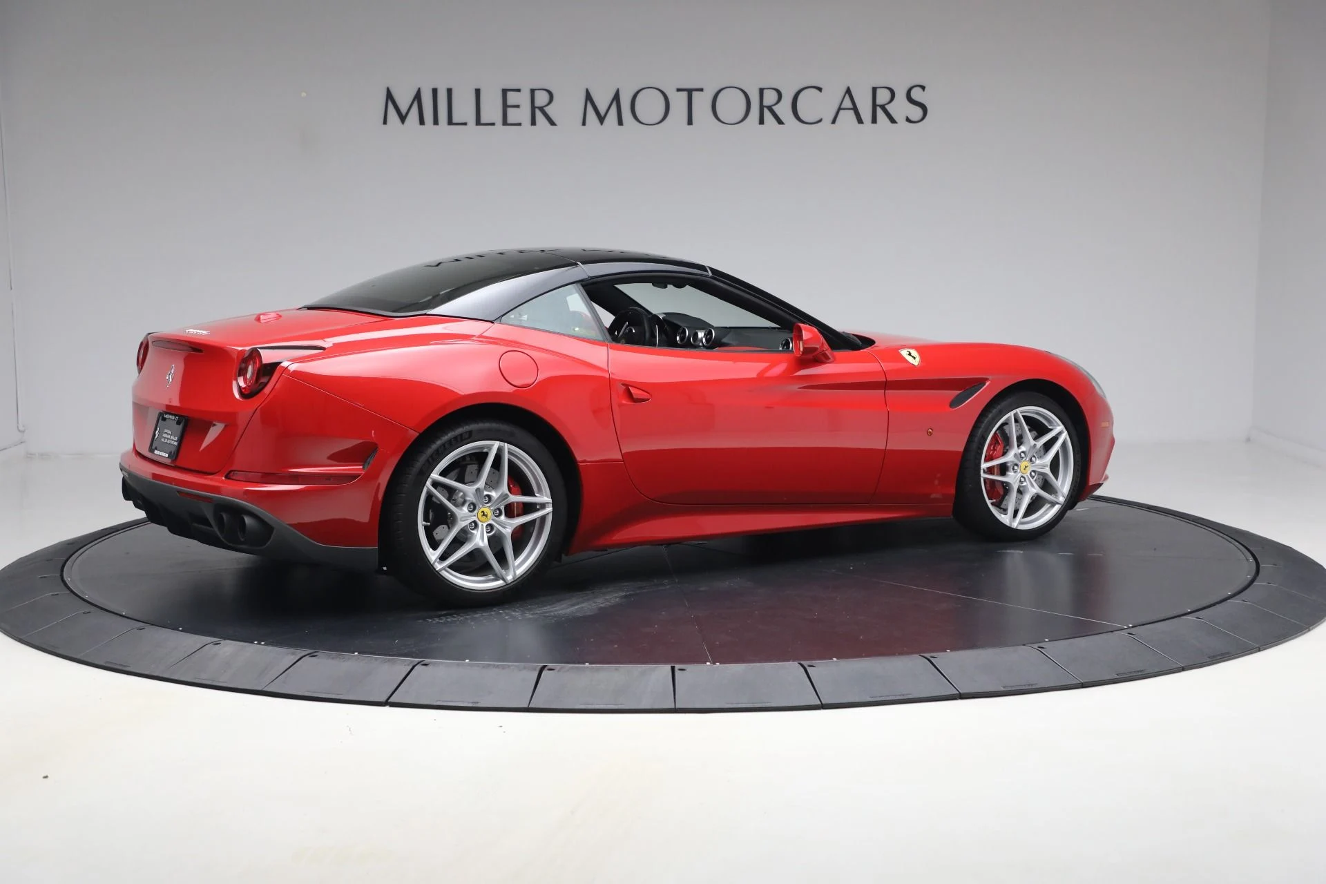 mph035_1780430407_Used_2017_Ferrari_California_T_1787347331_447906201c