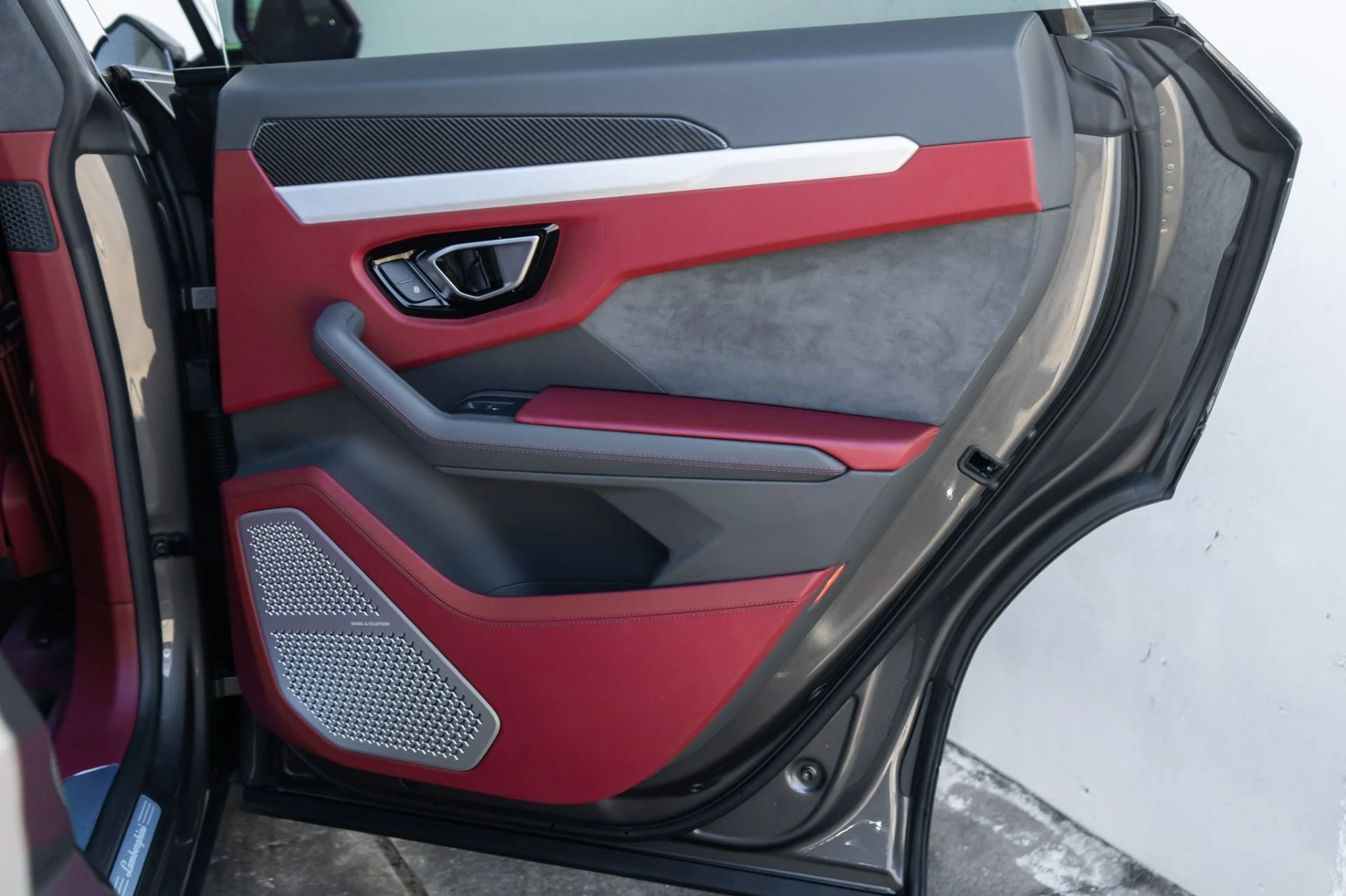 mph035_1780558870_Used_2021_Lamborghini_Urus_1768598799_2af74af412