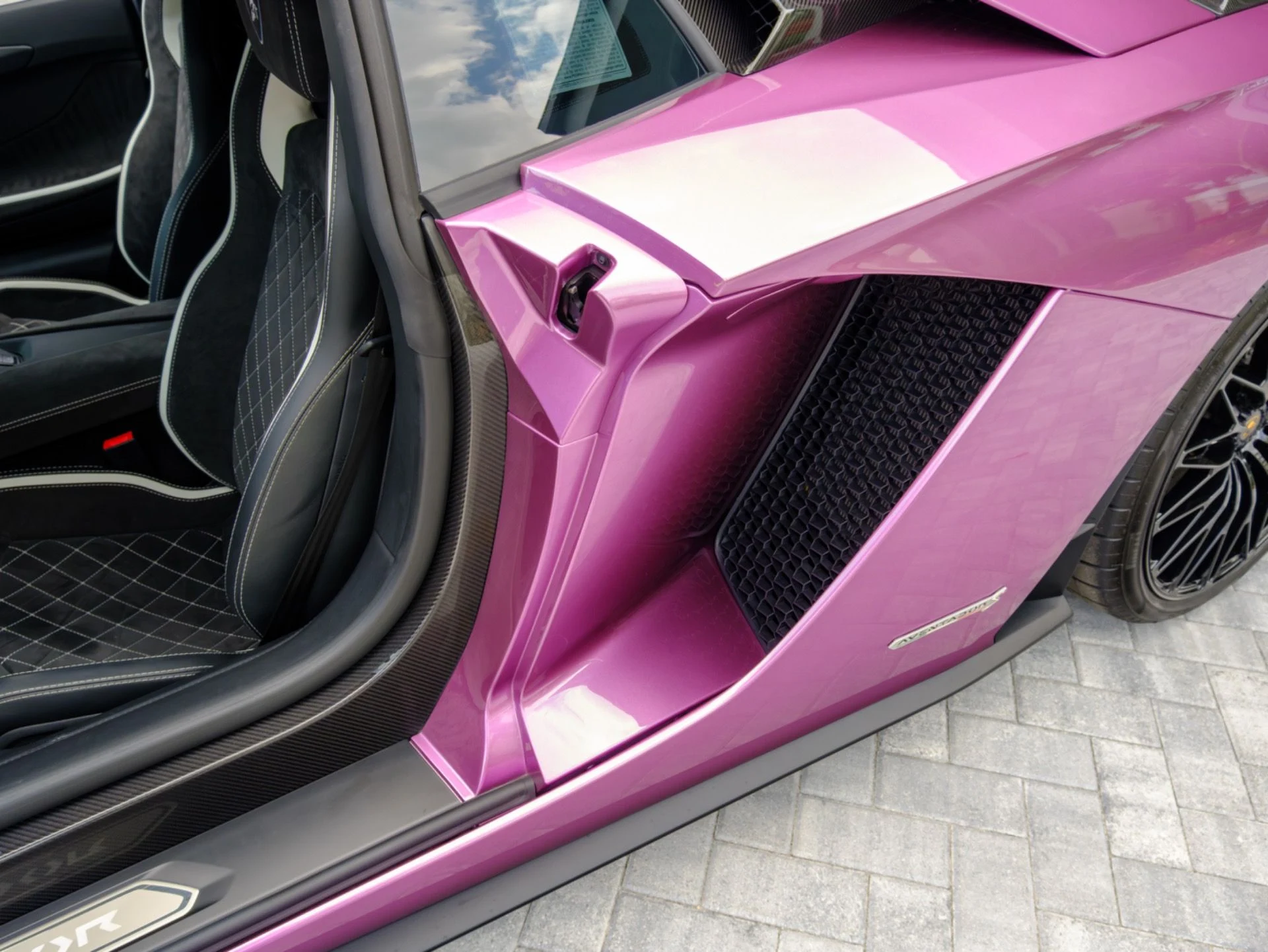 mph035_1781011997_Used_2018_Lamborghini_Aventador_S_1778520653_42434d9352
