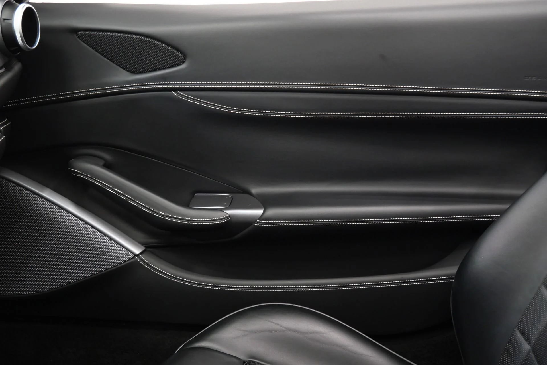 mph035_1788916721_Used_2019_Ferrari_Portofino_Interior_Carbon_Trim_High_Power_Hi_Fi_Magneride_Suspension_1773425740_210abb3404