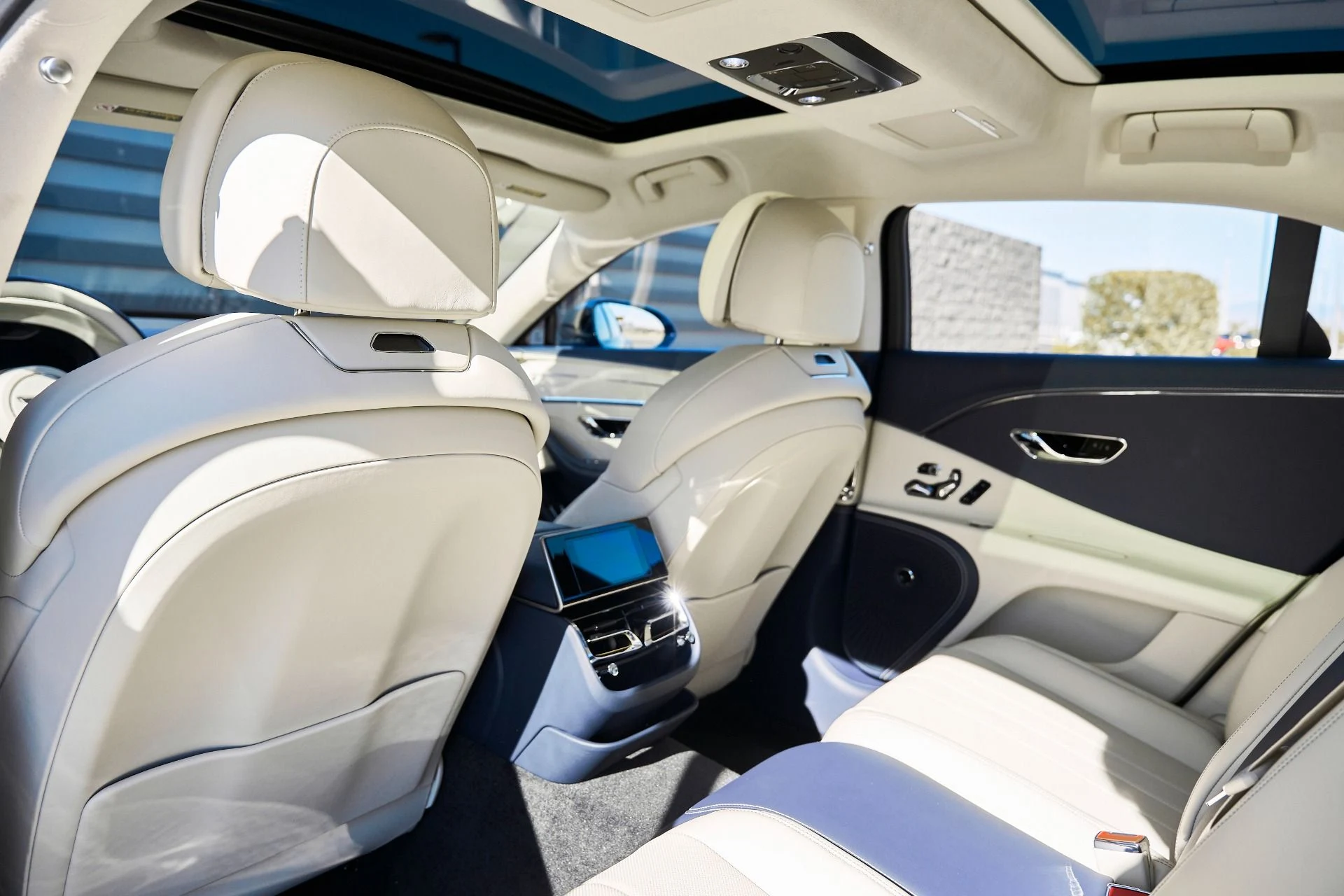 mph035_1798676378_Used_2024_Bentley_Flying_Spur_Mulliner_V8_1768876589_eb1623706f