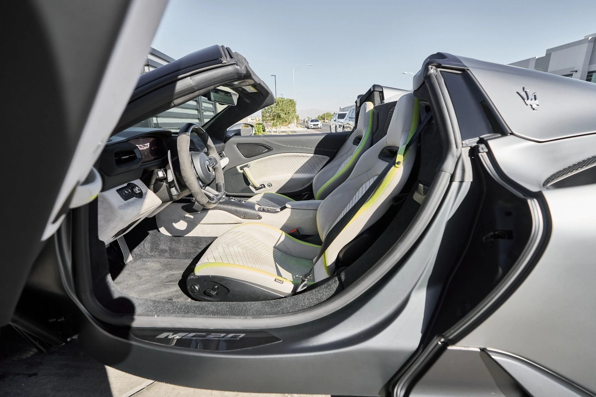 mph035_179984593_Used_2023_Maserati_MC_20_Cielo_1761946906_d030f42a94