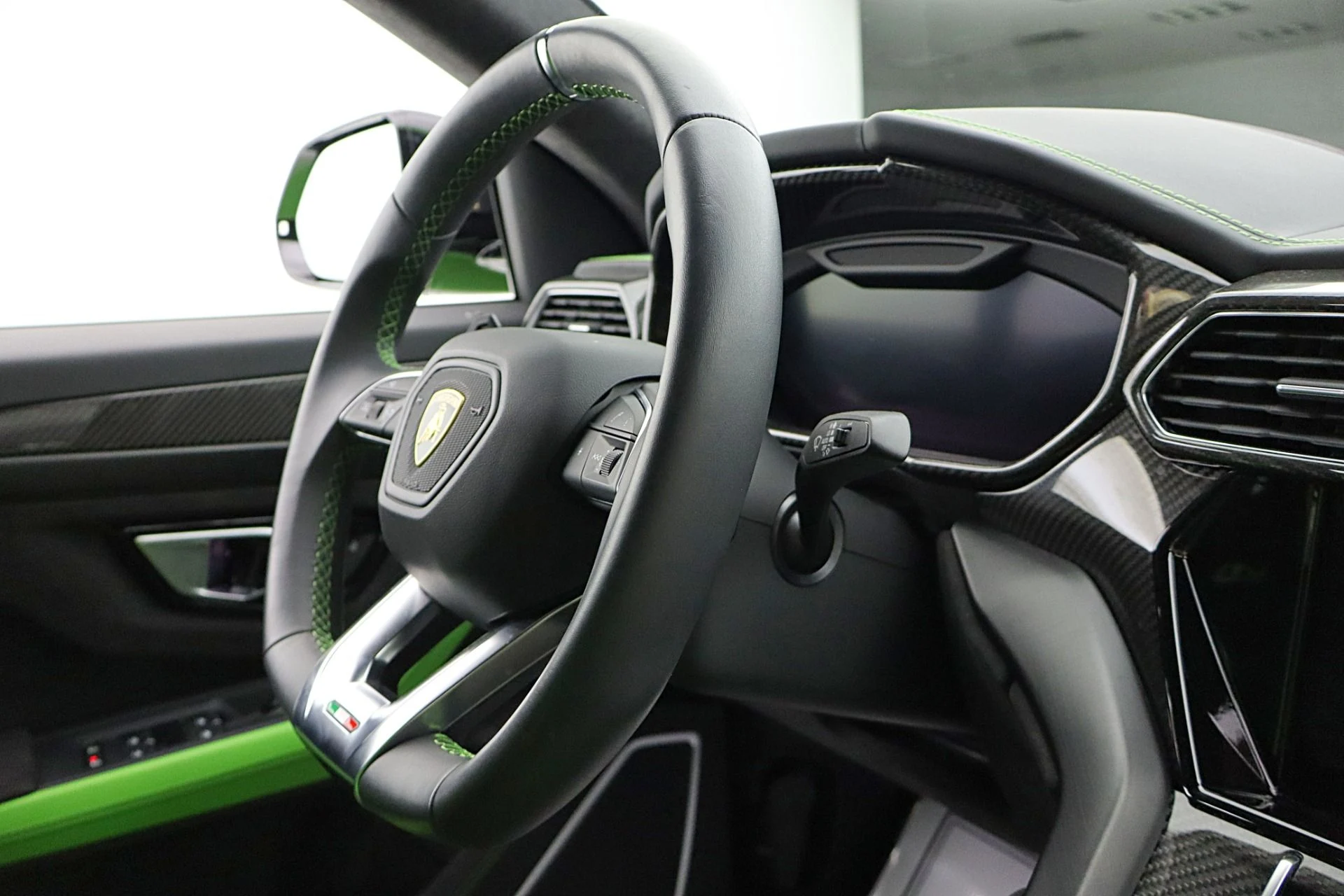 mph035_1806115416_Used_2021_Lamborghini_Urus_SELEZIONE_PRE_OWNED_CERTIFIED_PEARL_CAPSULE_edba51ef31