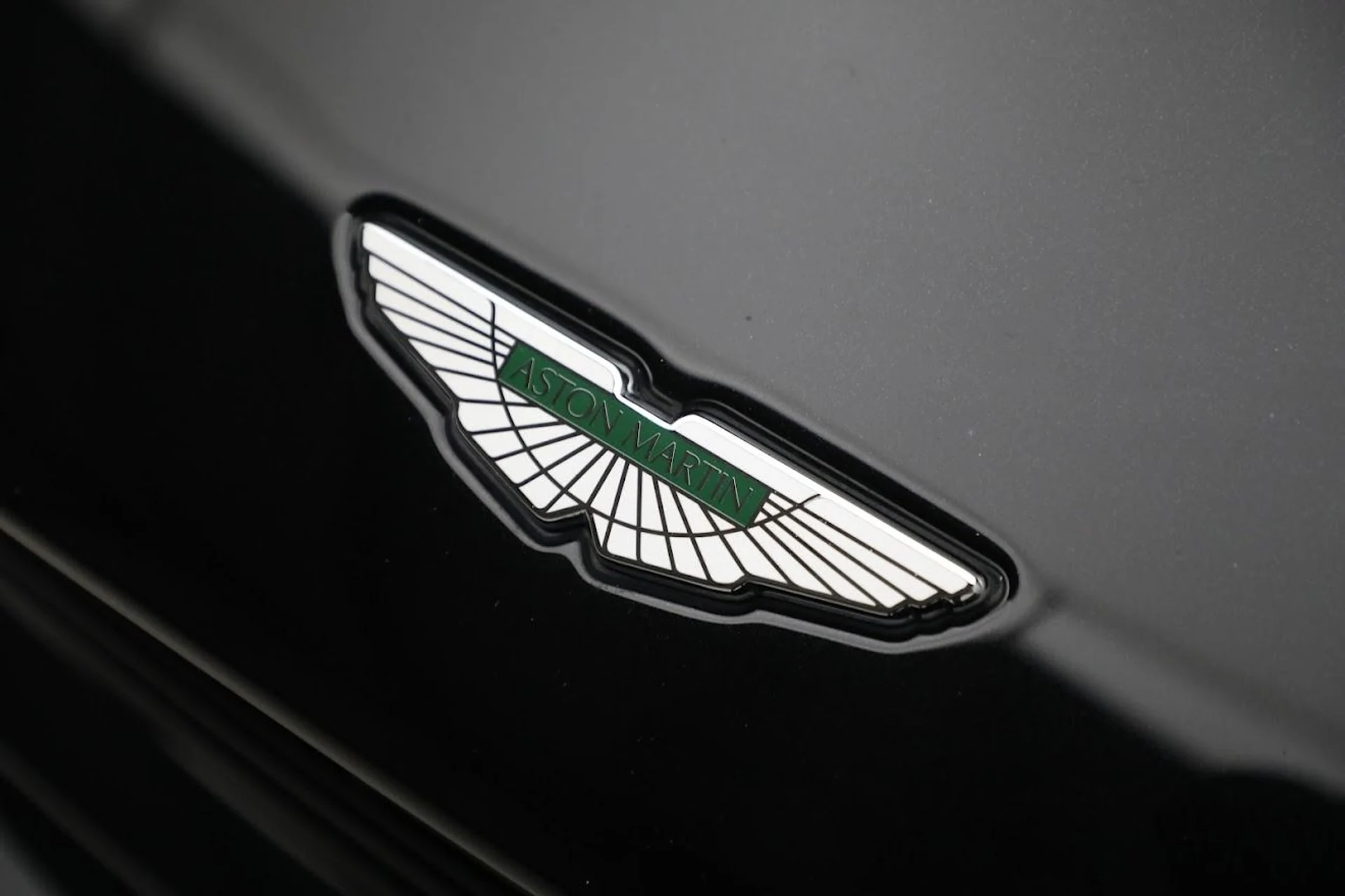 mph035_1807430445_Used_2019_Aston_Martin_DB_11_Volante_cf646c0aff