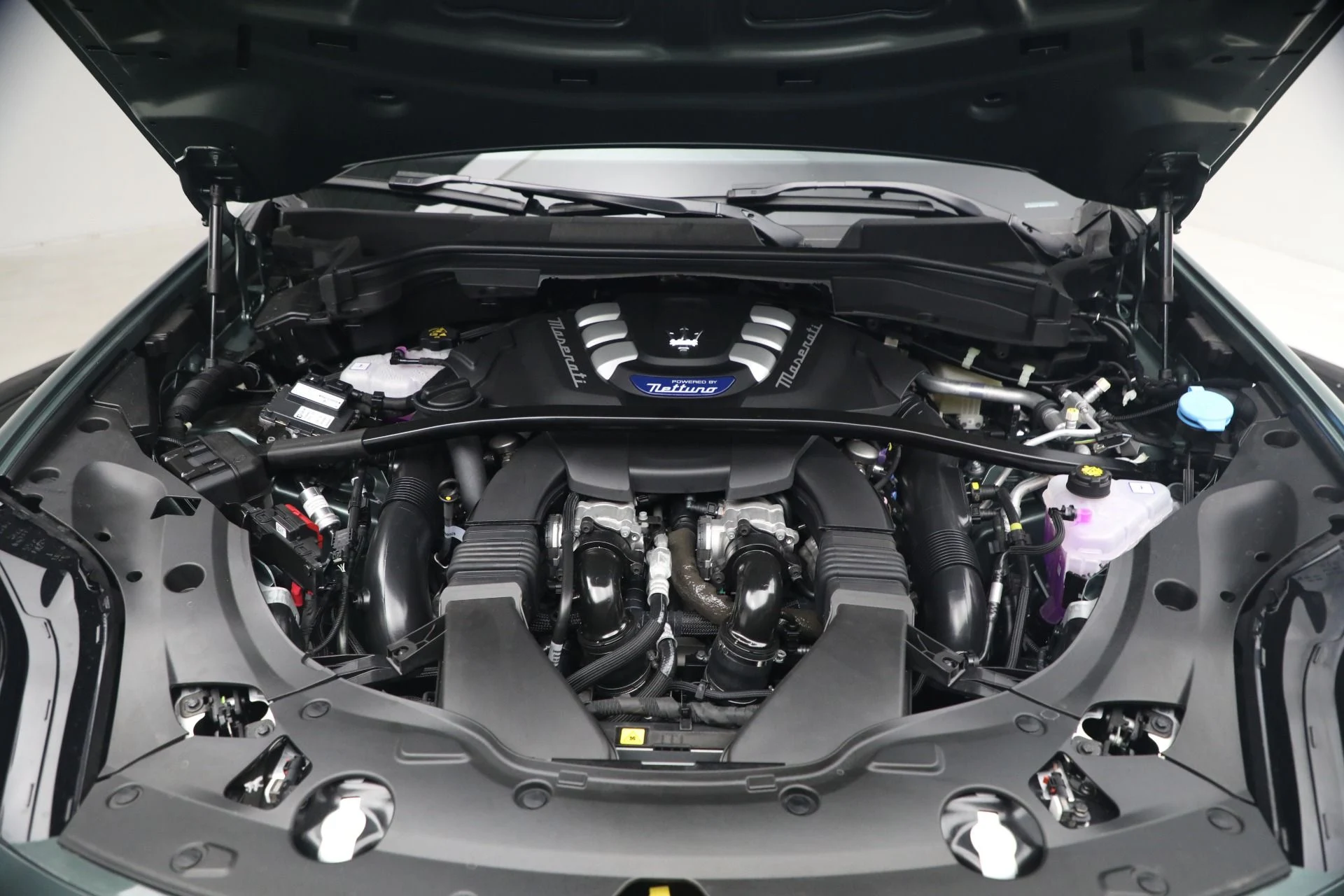 mph035_1840665584_New_2027_Maserati_Grecale_Modena_V6_1791466342_d67fe45c51