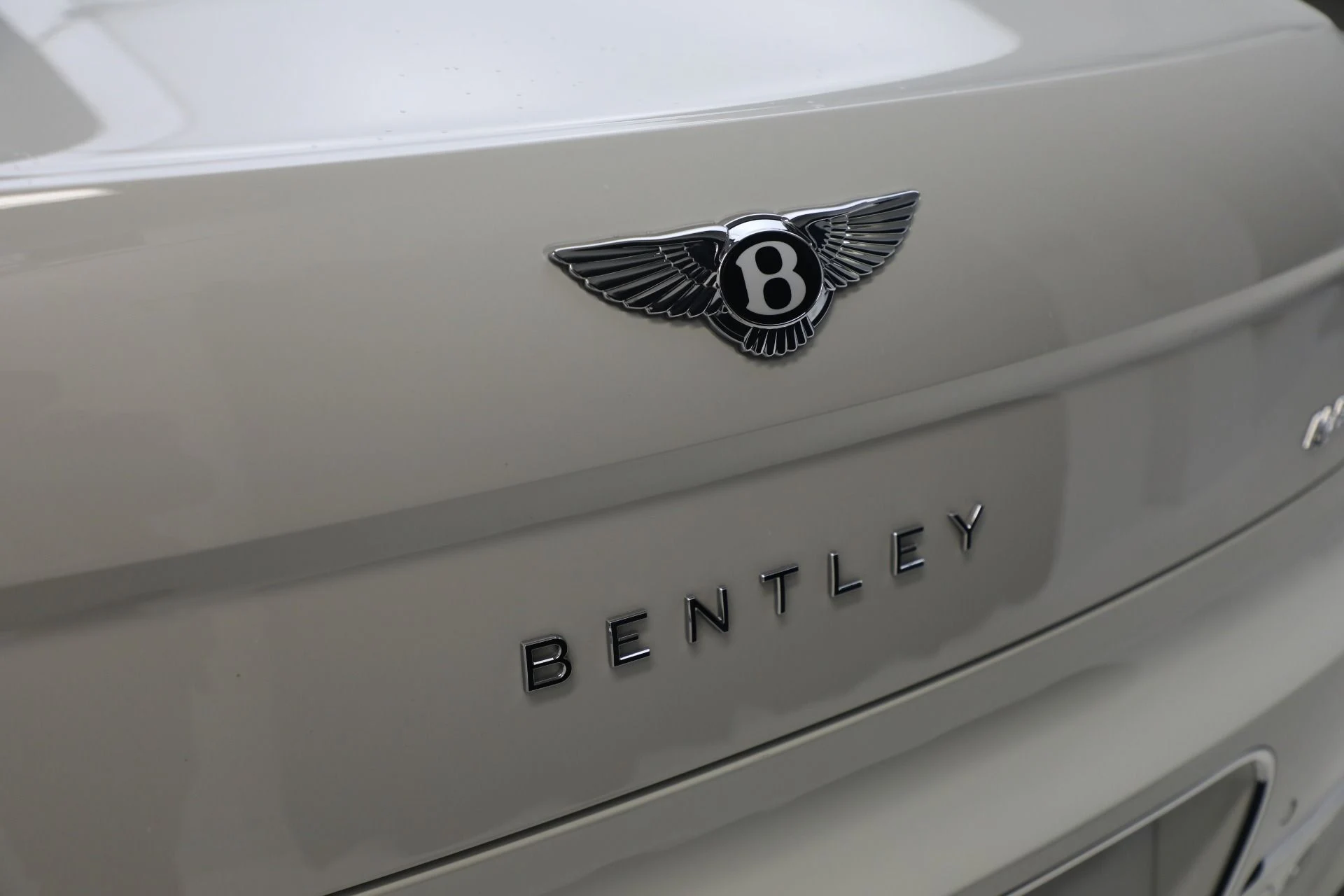 mph035_1850081621_Used_2024_Bentley_Flying_Spur_Hybrid_0411c90c84
