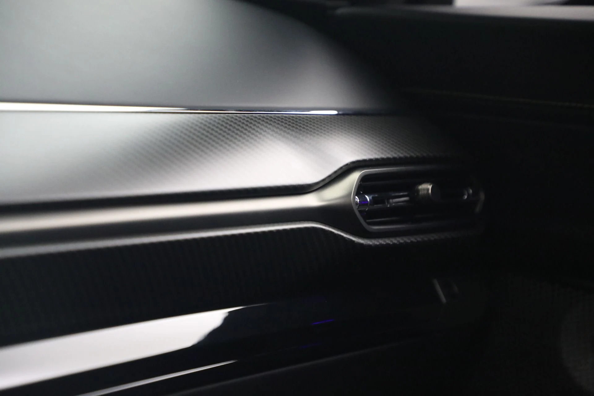 mph035_1856726776_New_2026_Aston_Martin_Vantage_Roadster_1770848011_2c04b0f184