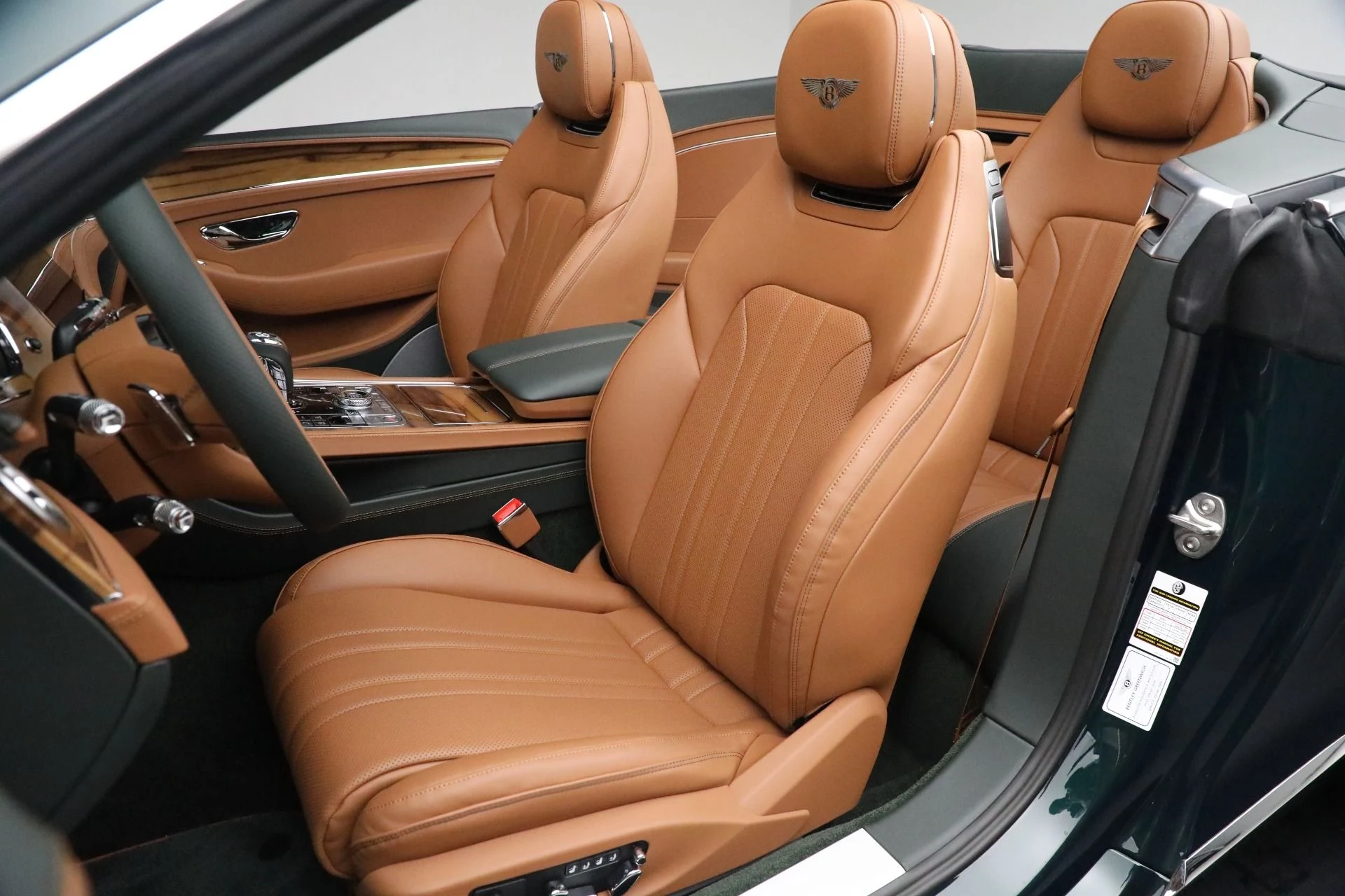 mph035_1882482306_New_2024_Bentley_Continental_GTC_V8_edd69b2ede