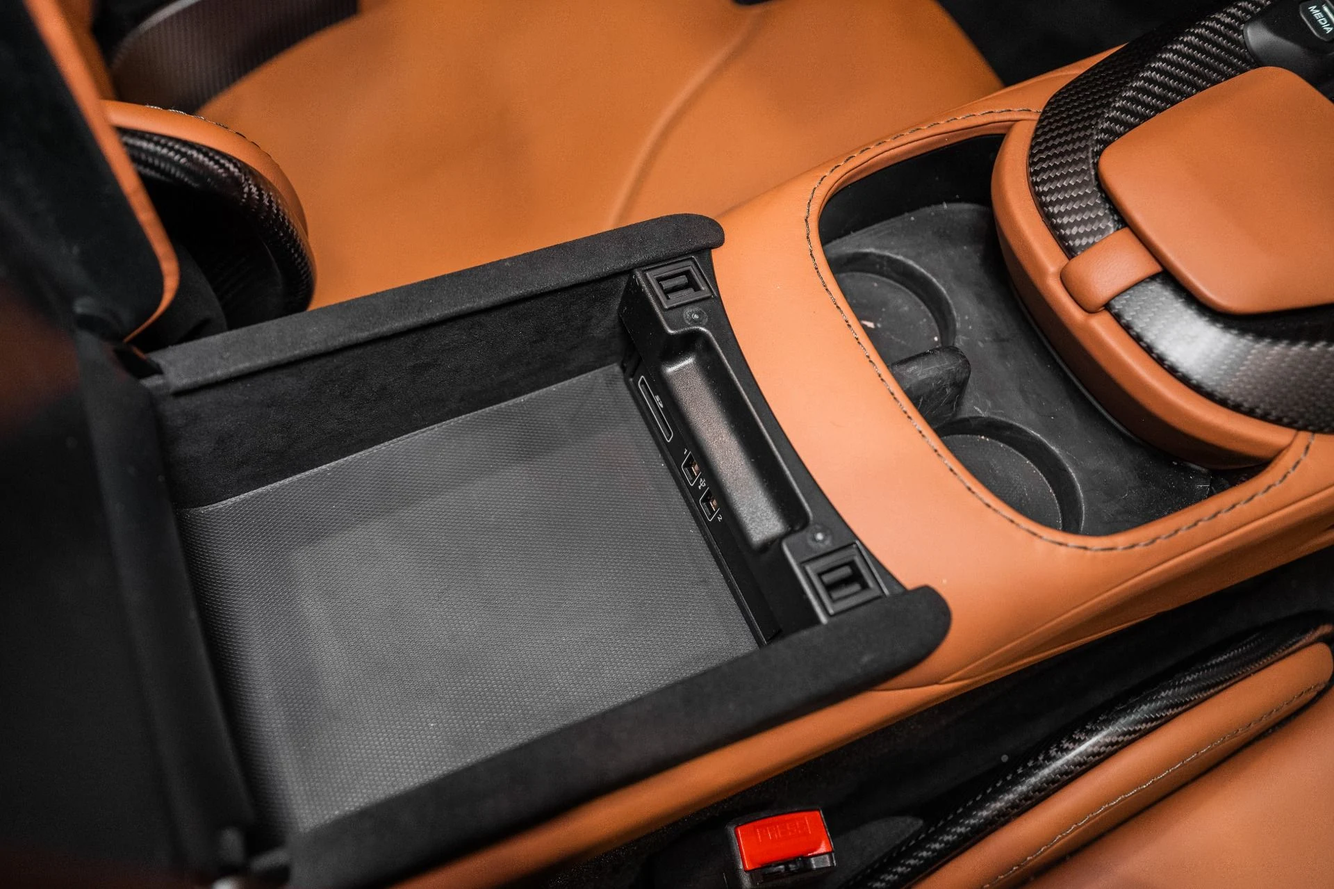 mph035_1887744092_Used_2023_Aston_Martin_Vantage_V12_1787760014_4ca5aa686a