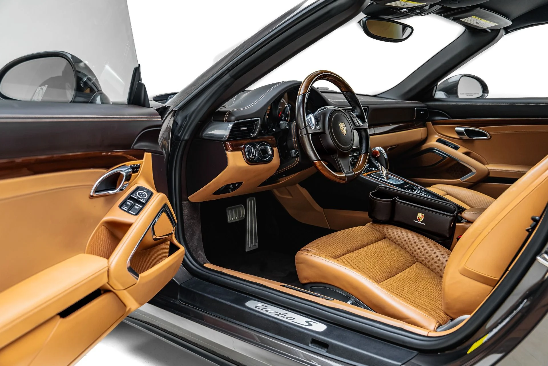mph035_1891230693_Used_2015_Porsche_911_Turbo_S_1783626513_d5d77e027b