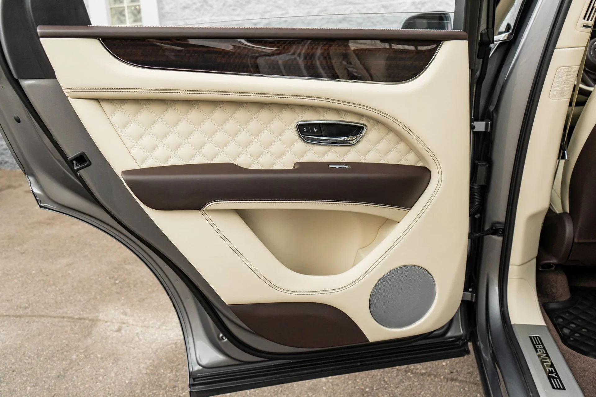 mph035_190510776_bc3ef6b3_fcf3_4ed3_8465_36fa66941190_e3ad843285