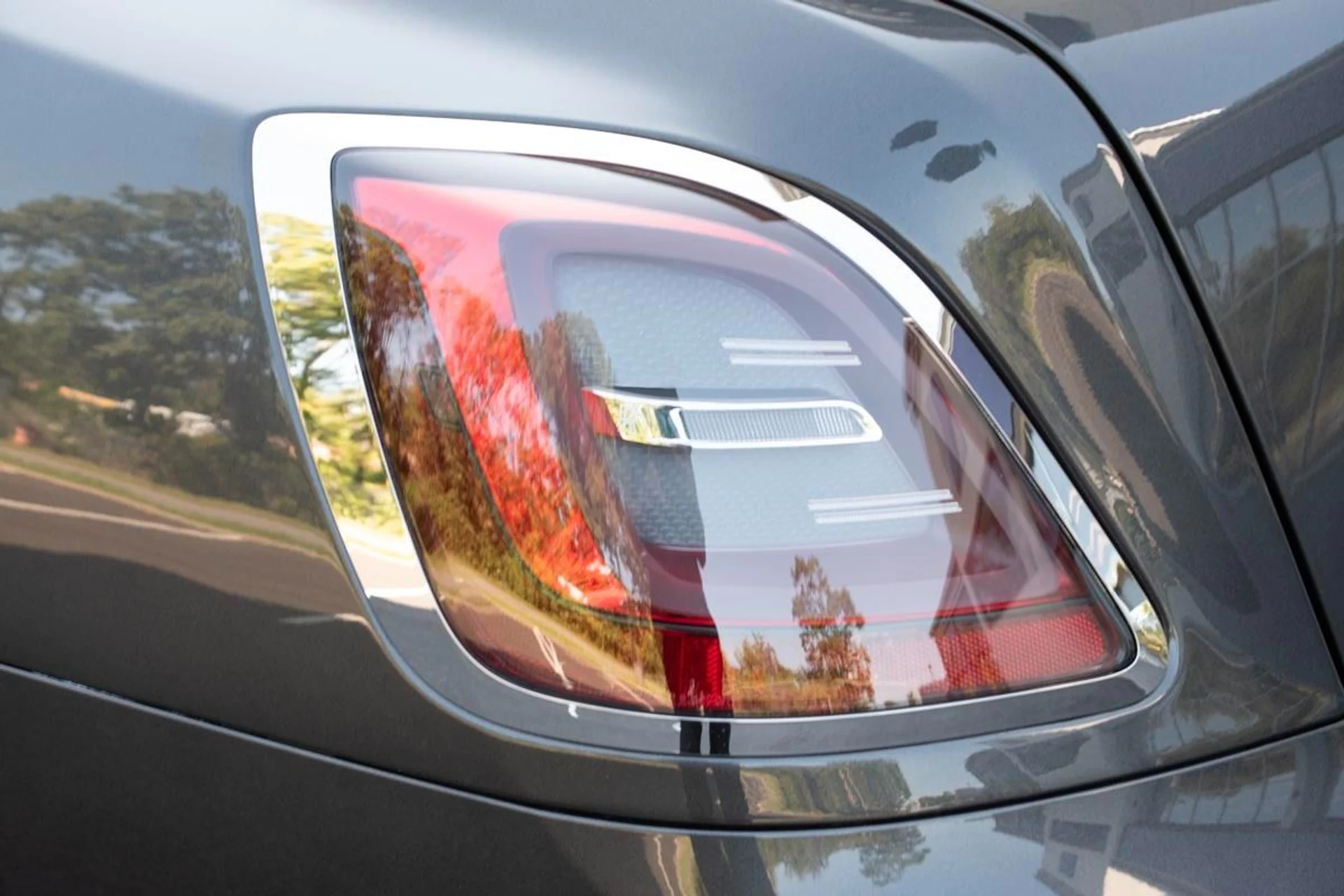 mph035_1918697723_Used_2024_Rolls_Royce_Ghost_1733915394_02d9020413