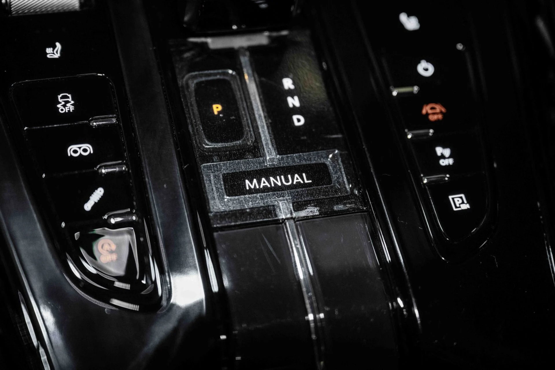 mph035_1926519484_Used_2025_Aston_Martin_DB_12_Coupe_1724764184_a8da1b6a24