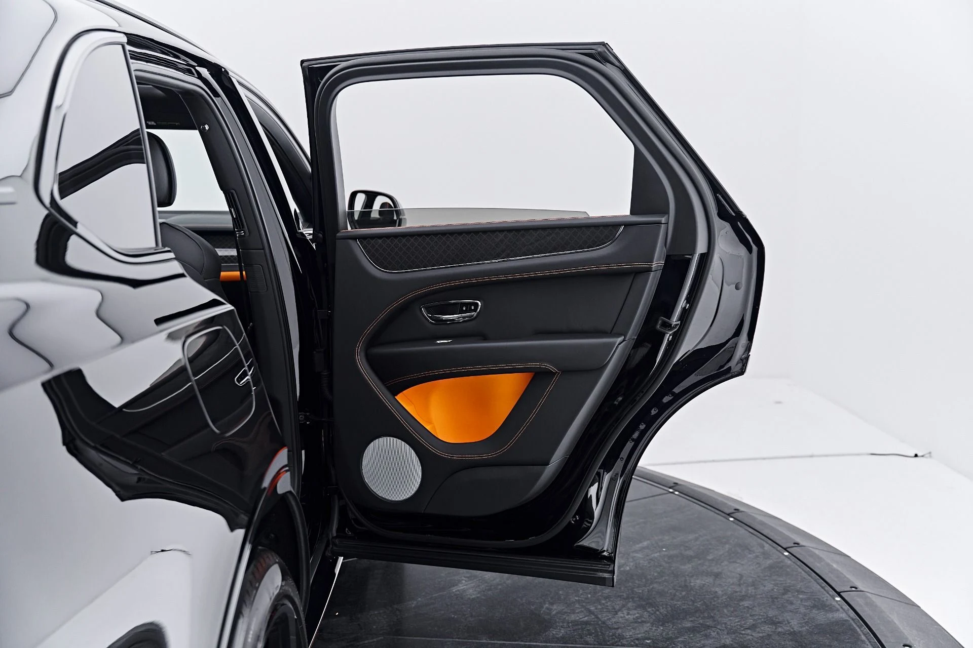 mph035_1926630367_Used_2025_Bentley_Bentayga_S_Black_Edition_1790644367_afa72448ae