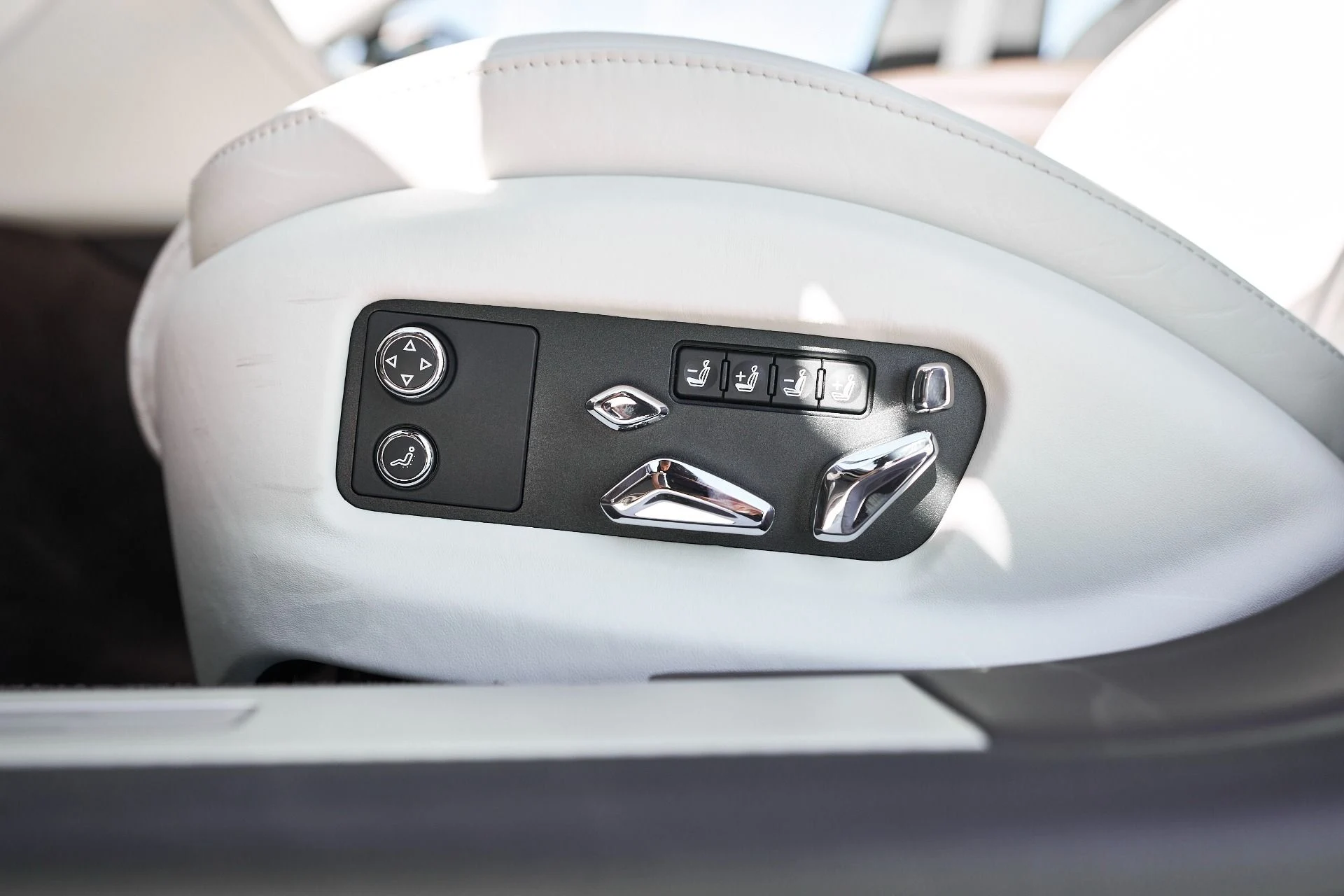 mph035_1940245151_Used_2025_Bentley_Flying_Spur_Speed_1762569215_a96be10f91