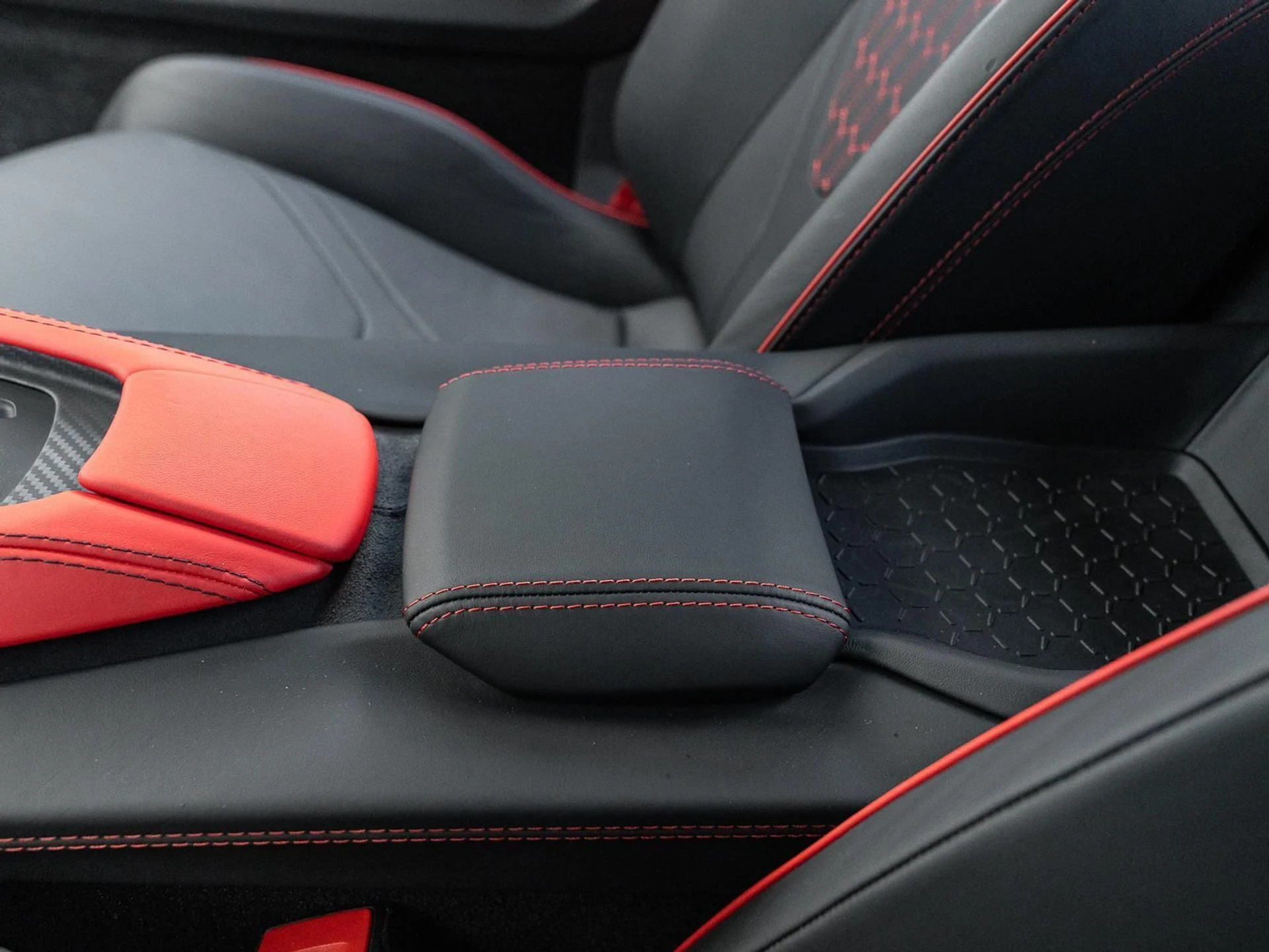 mph035_1943165965_Used_2024_Lamborghini_Revuelto_Coupe_1772801272_484c68c16c