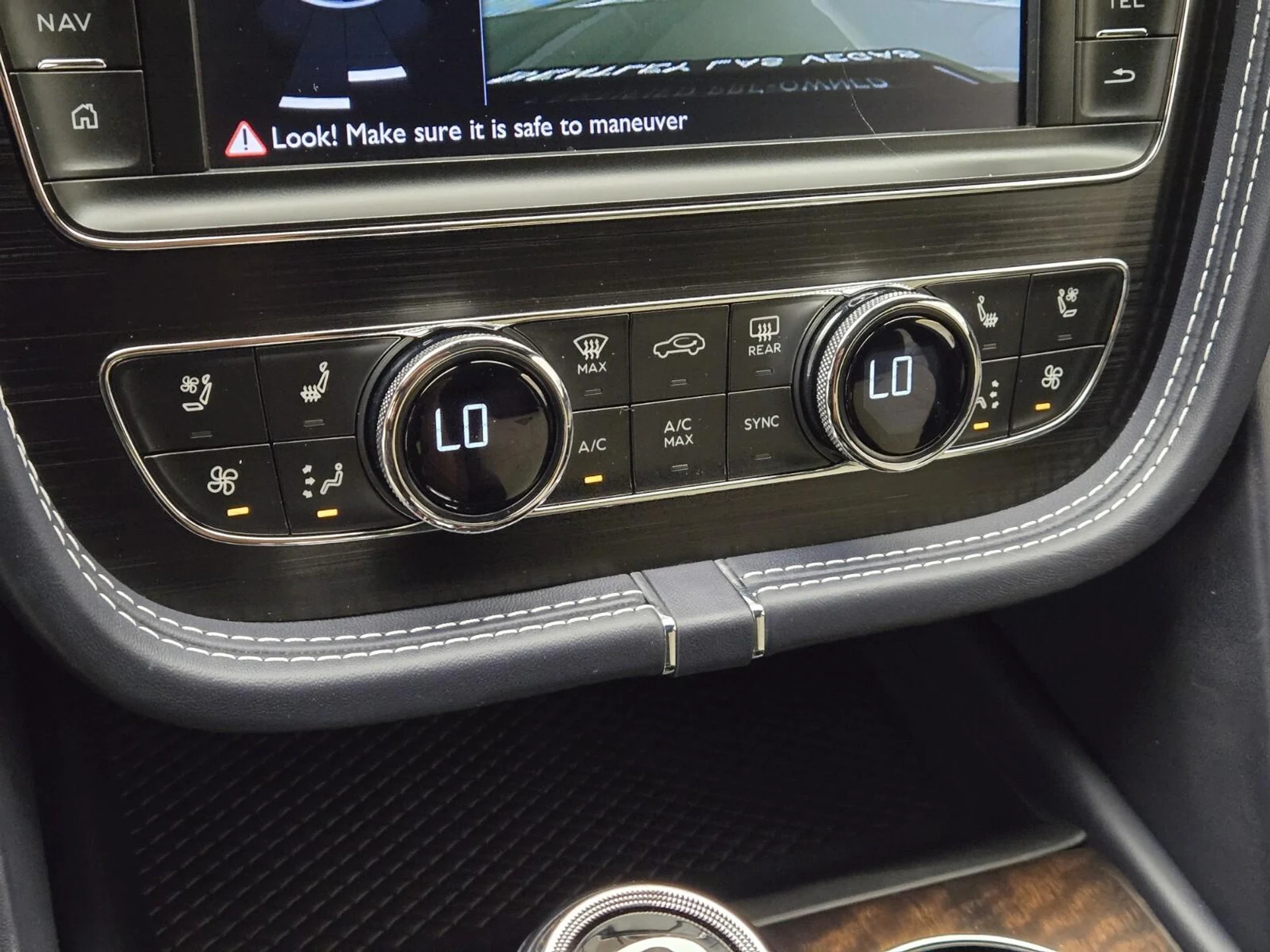 mph035_1962714190_Used_2018_Bentley_Bentayga_W12_1776837886_311d3fa710