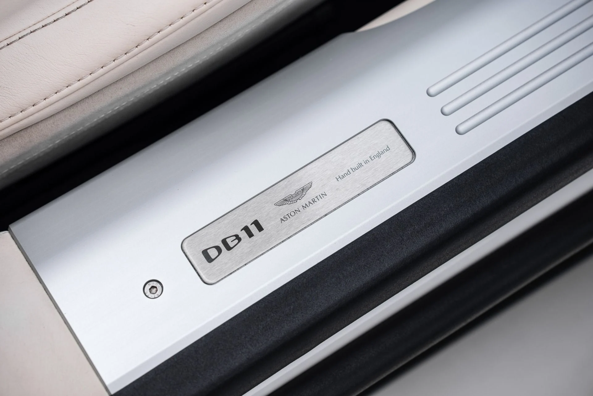 mph035_1970539396_Used_2020_Aston_Martin_DB_11_Volante_1764802988_5dce7c2e7c