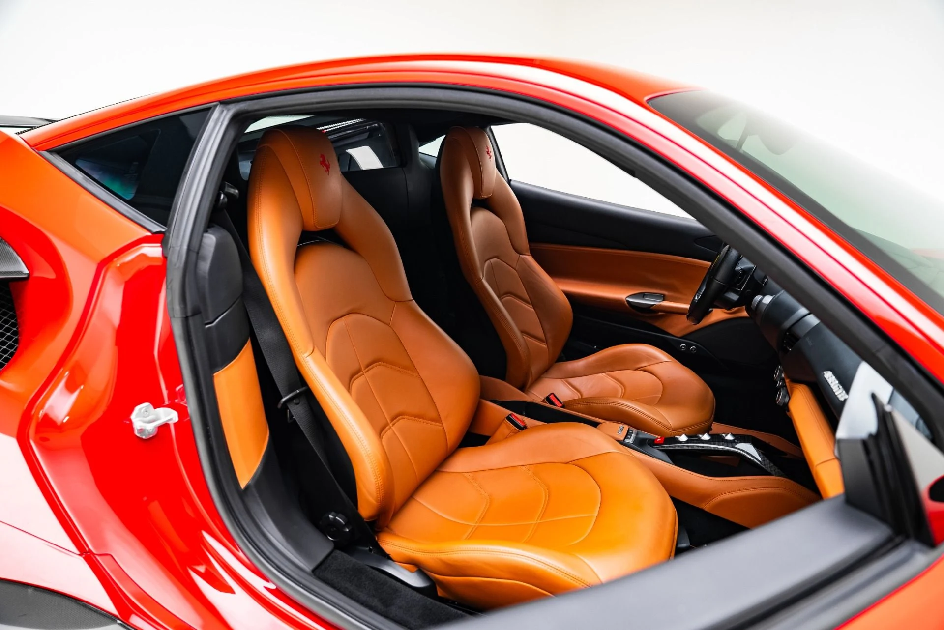 mph035_1987159536_Used_2018_Ferrari_488_GTB_1767046260_0c5499c127