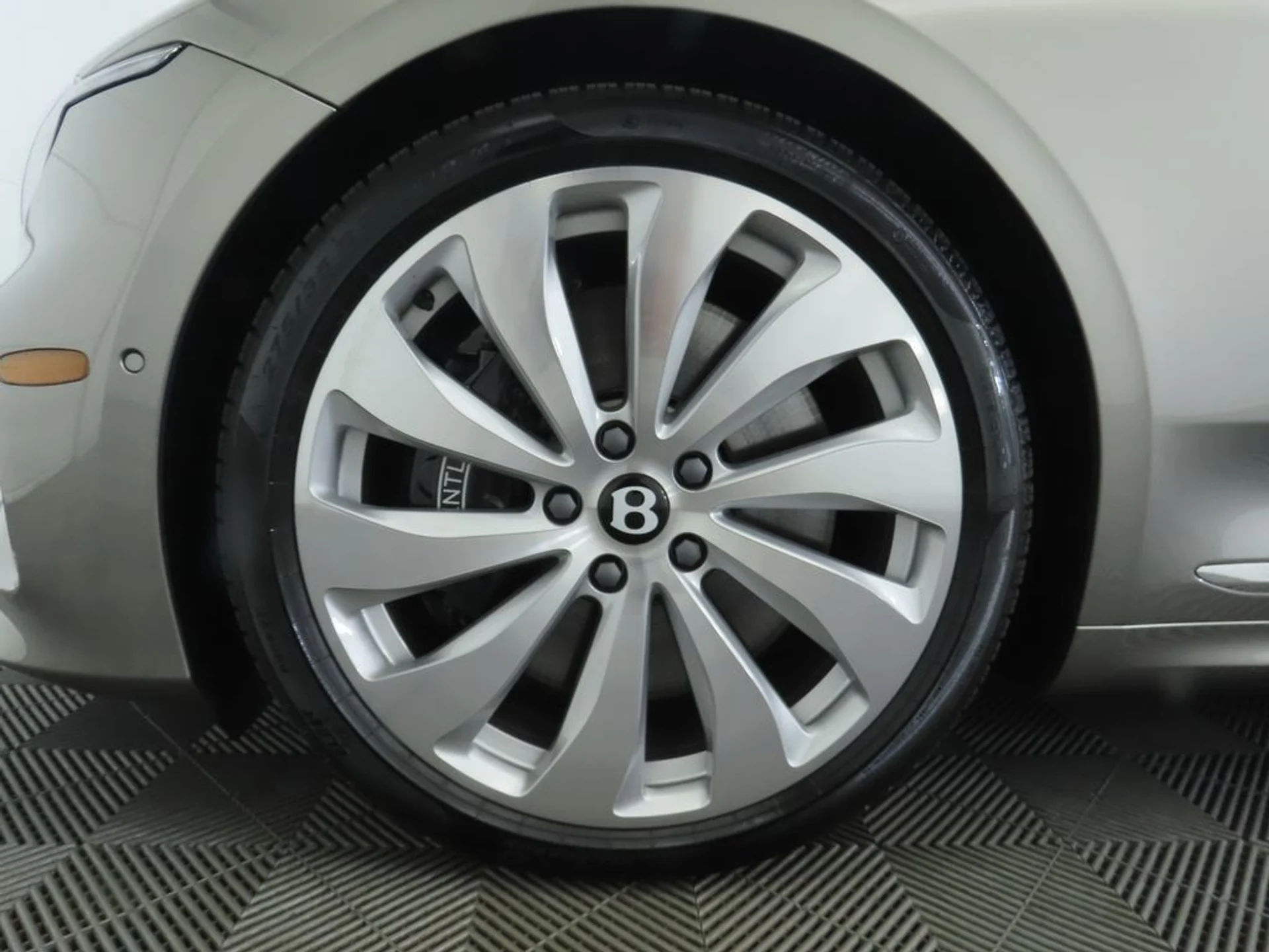 mph035_2003742097_new_2026_bentley_continental_gtc_8119_22934899_36_1024_3e037bc8c4