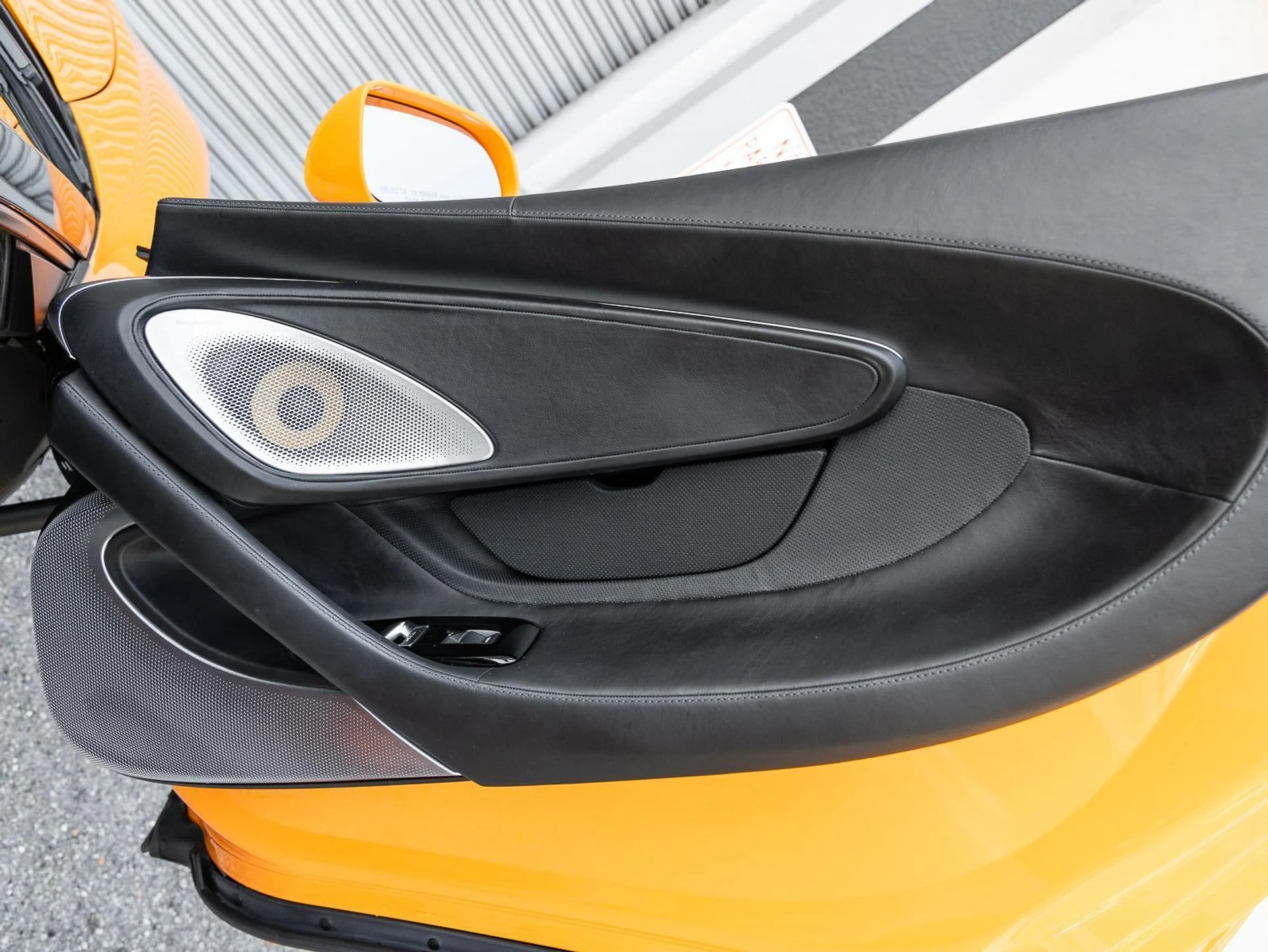 mph035_2006124663_Used_2022_Mc_Laren_GT_1773176955_35e9d0bb4d