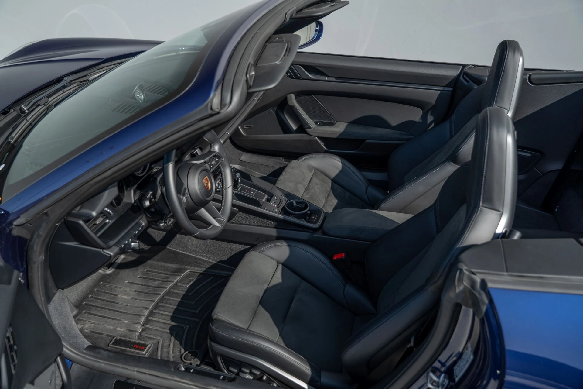 mph035_200869501_Used_2024_Porsche_911_Carrera_GTS_1761603086_af4c5d9324