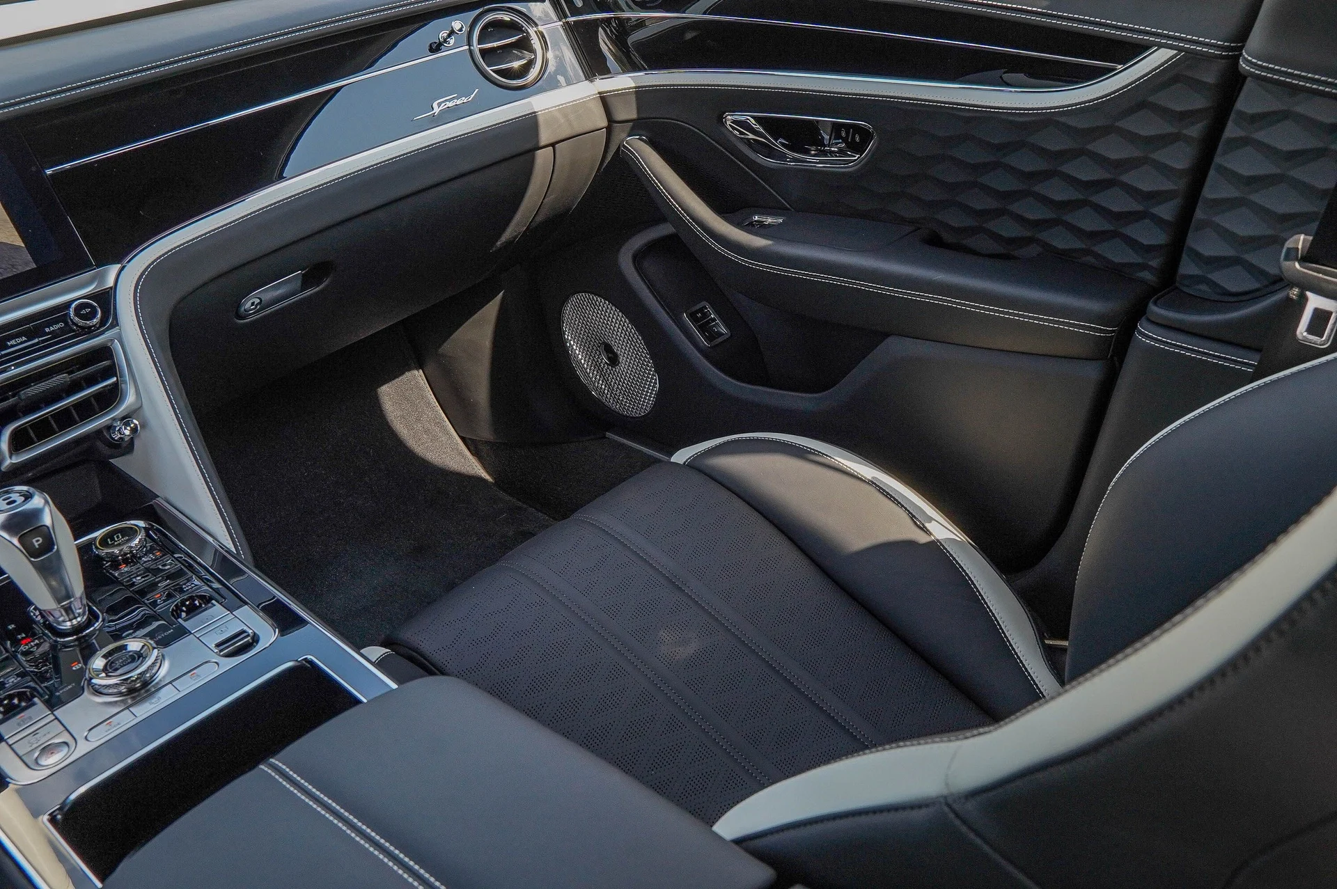 mph035_201214365_Hi_Tech_Luxury_Imports_LLC_SCBBR_6_ZG_7_TC_024366_image_35_c78de998c6