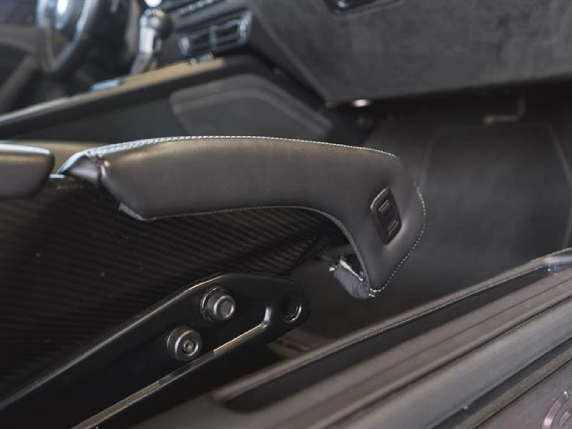 mph035_2028938300_nfi6sf_D7_Ju5z_J1loa_w_U1_UW_Yiko_c0997a5428