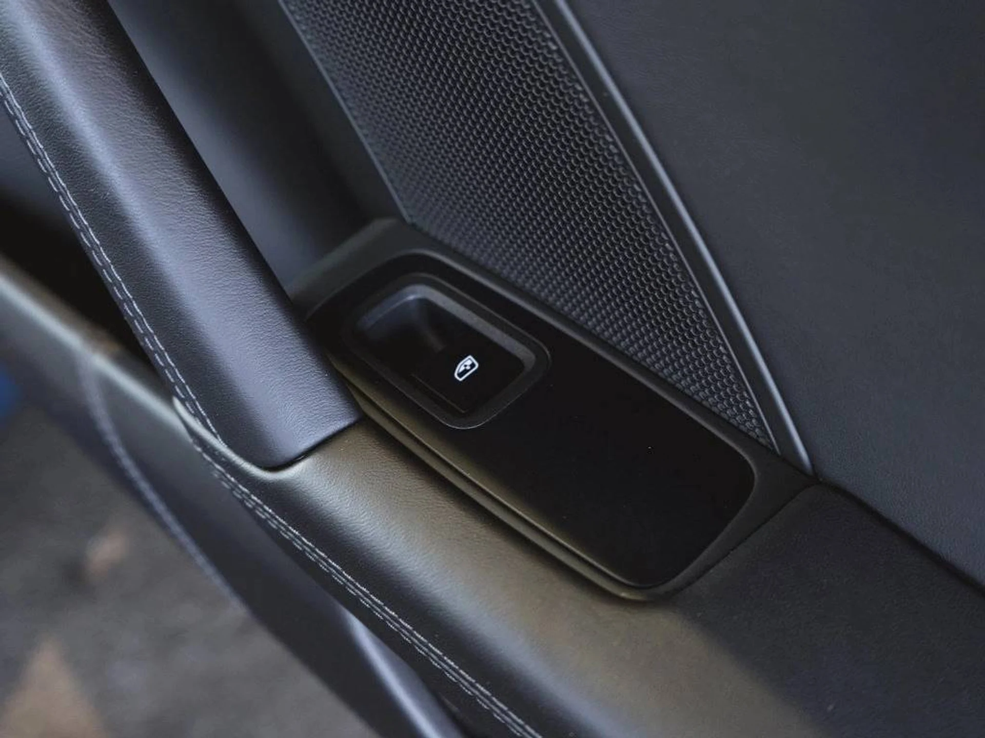 mph035_2030534865_1280_400913501a