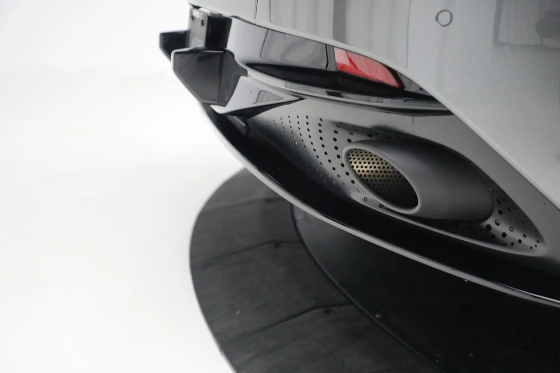 mph035_2045119011_Used_2020_Aston_Martin_DB_11_Volante_Convertible_1682724491_ccfbc7c7de