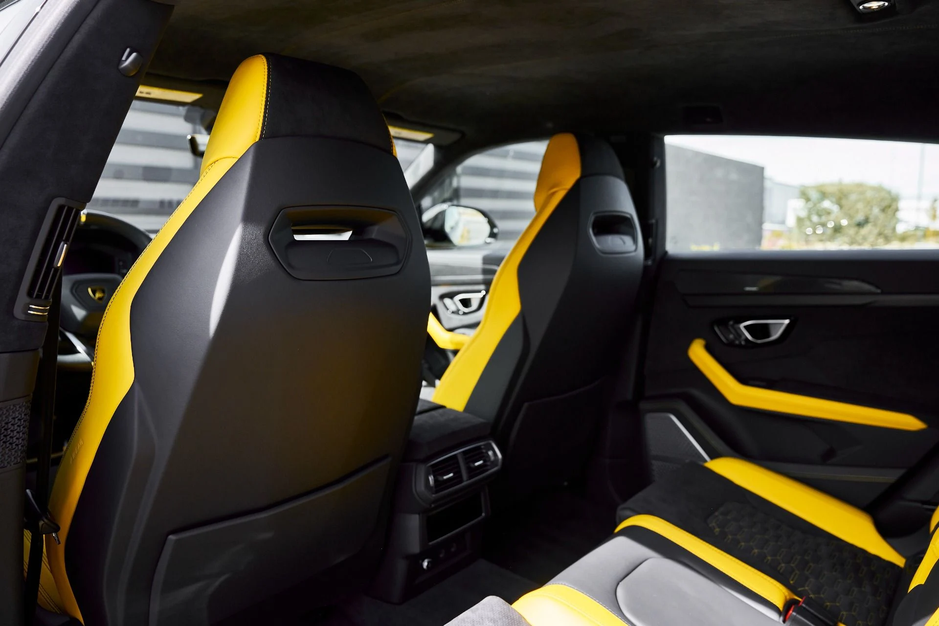 mph035_2045812074_Used_2021_Lamborghini_Urus_Pearl_Capsule_1772843496_25b24a98ee