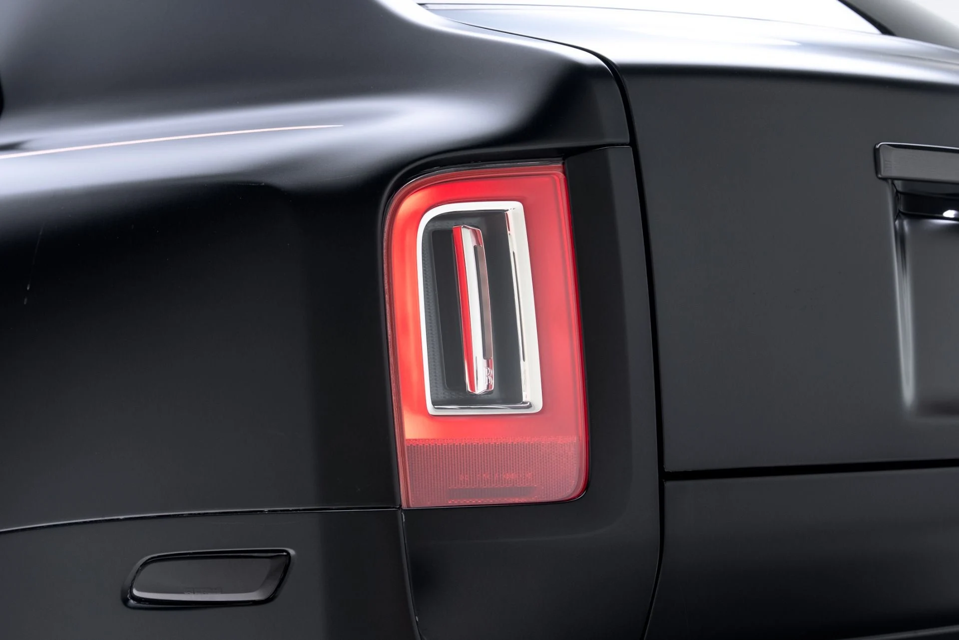 mph035_2051126273_Used_2023_Rolls_Royce_Black_Badge_Cullinan_1775515525_39c25c65b3