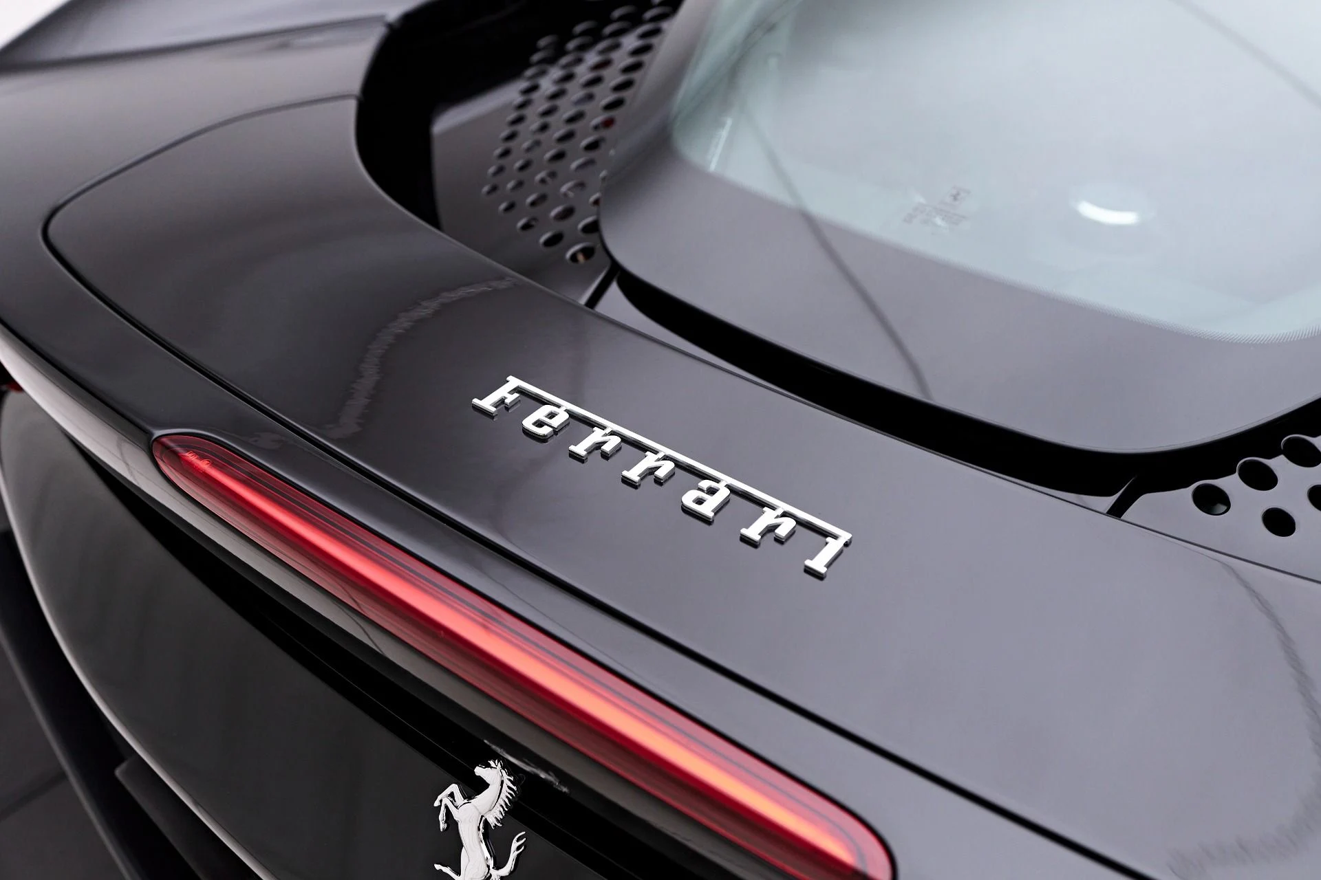 mph035_2059369858_Used_2024_Ferrari_SF_90_Spider_Base_1755223316_9a7703a8d2
