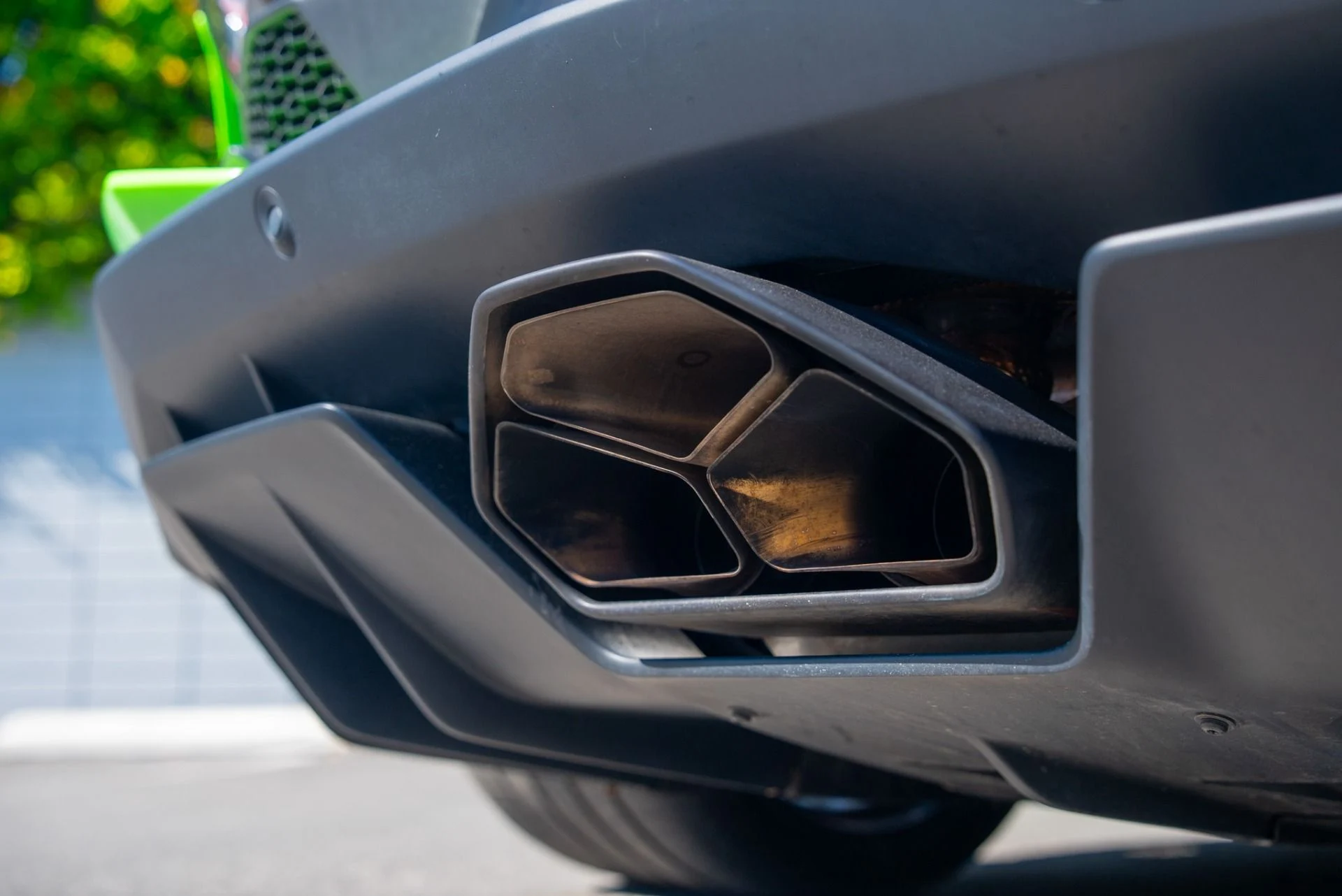 mph035_2072974083_Used_2018_Lamborghini_Aventador_LP_740_4_S_1762289338_b4d6fc2790