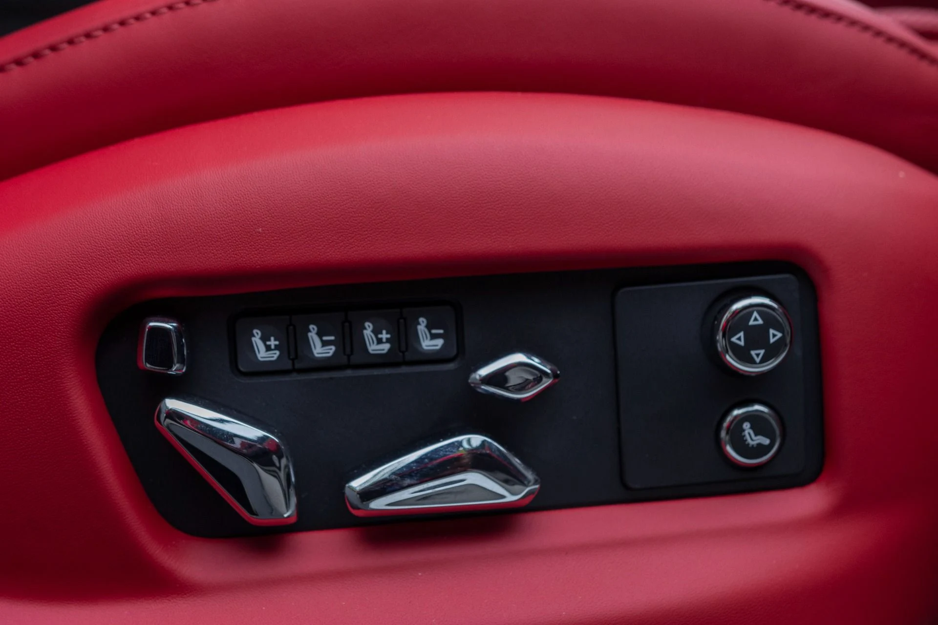 mph035_2081789143_Used_2024_Bentley_Flying_Spur_V8_1779398452_4f59aa2428