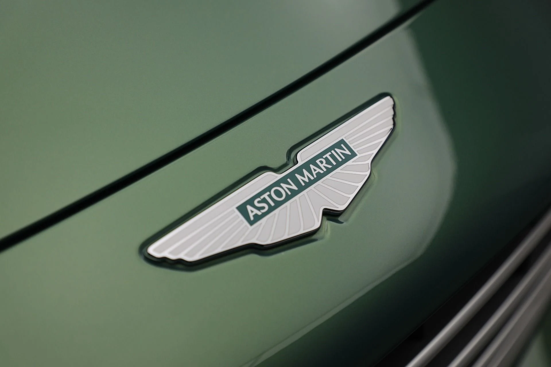 mph035_2084393029_New_2025_Aston_Martin_DB_12_Volante_caf96cfb8d