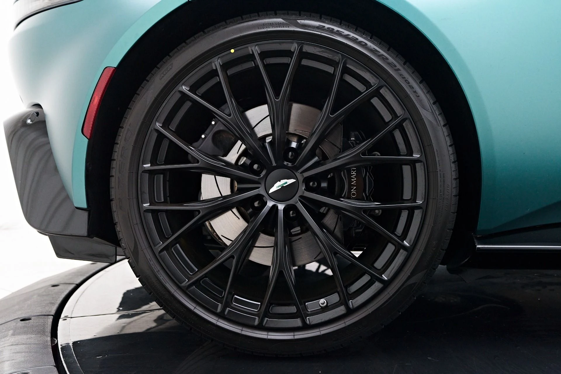 mph035_2093590071_Used_2023_Aston_Martin_Vantage_F1_Edition_1755655648_008a9bd6f2