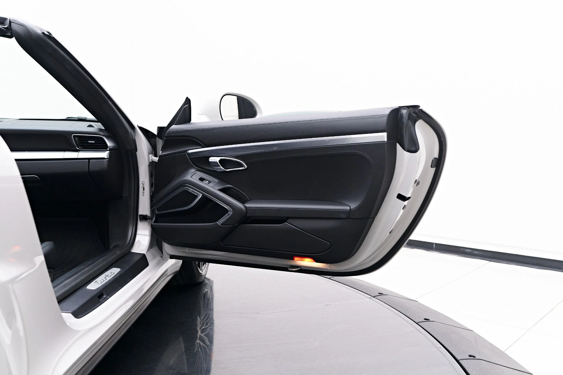 mph035_2093601388_Used_2019_Porsche_911_Turbo_1757547216_7a4001f767