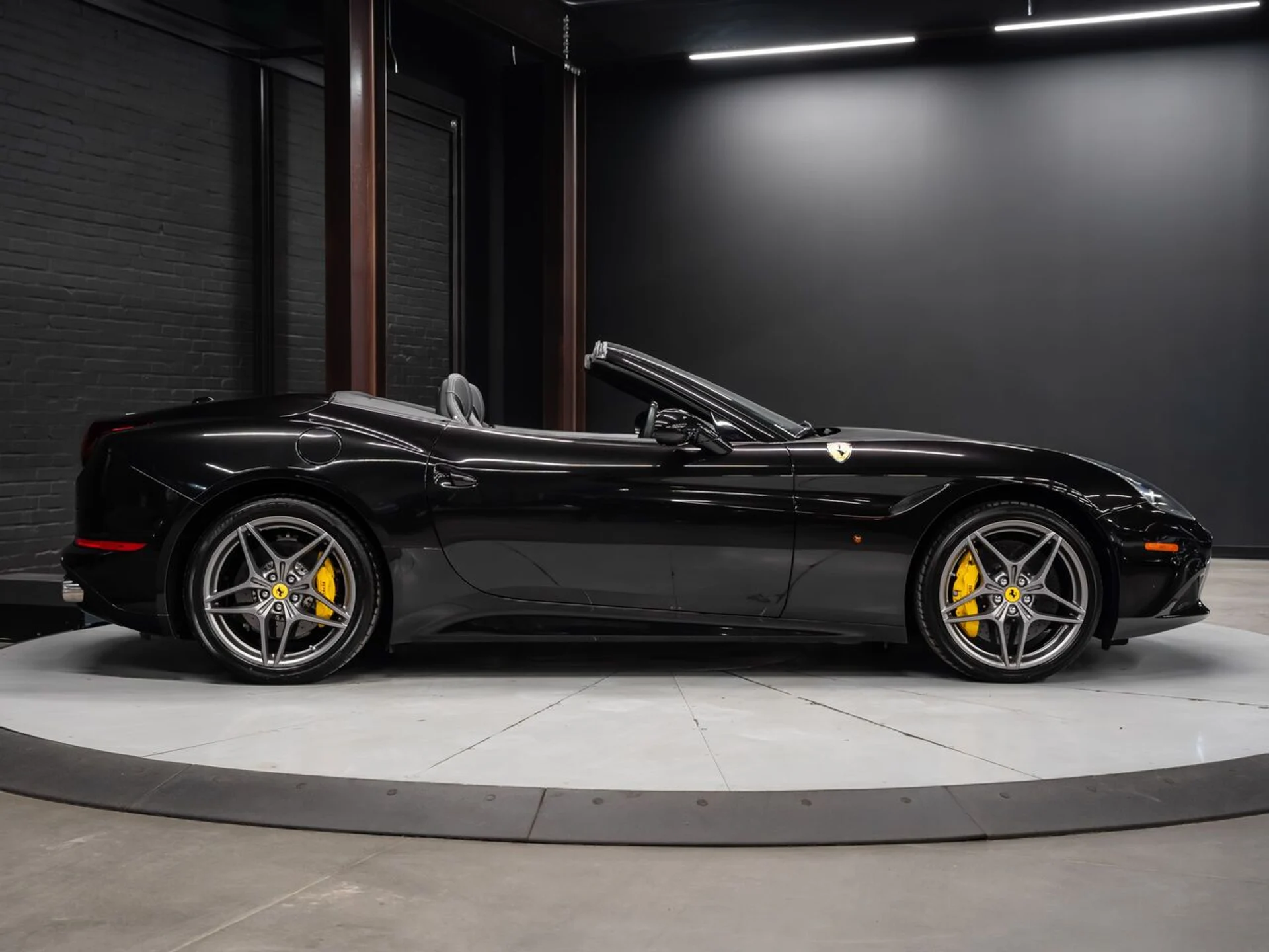 mph035_2093765960_ferrari_california_2015_7062dcb6c9