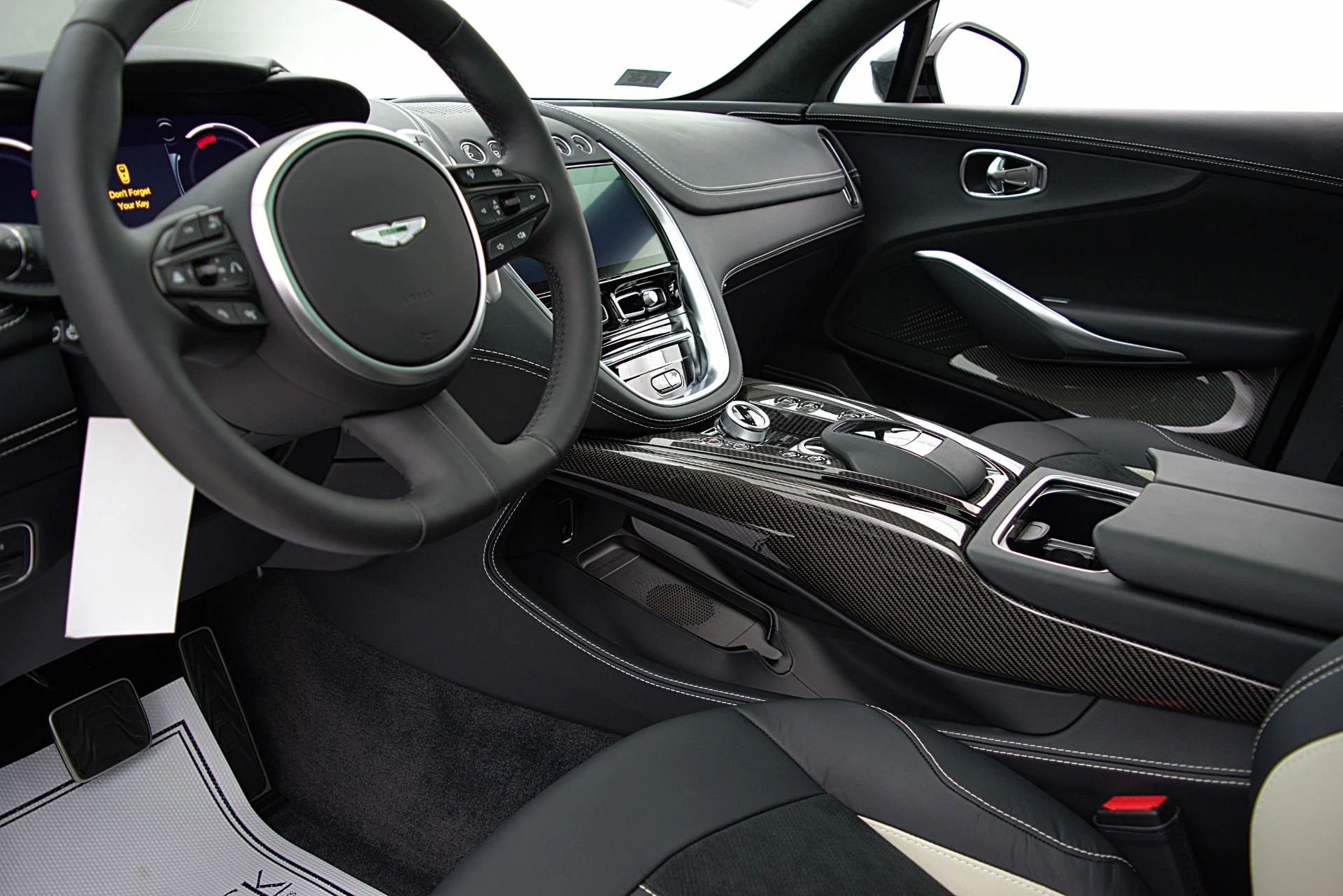 mph035_2094905176_Used_2023_Aston_Martin_DBX_707_435f4e6d68