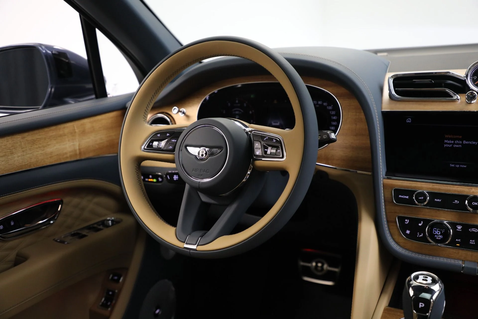 mph035_2098930621_New_2025_Bentley_Bentayga_EWB_Azure_V8_29ac586713