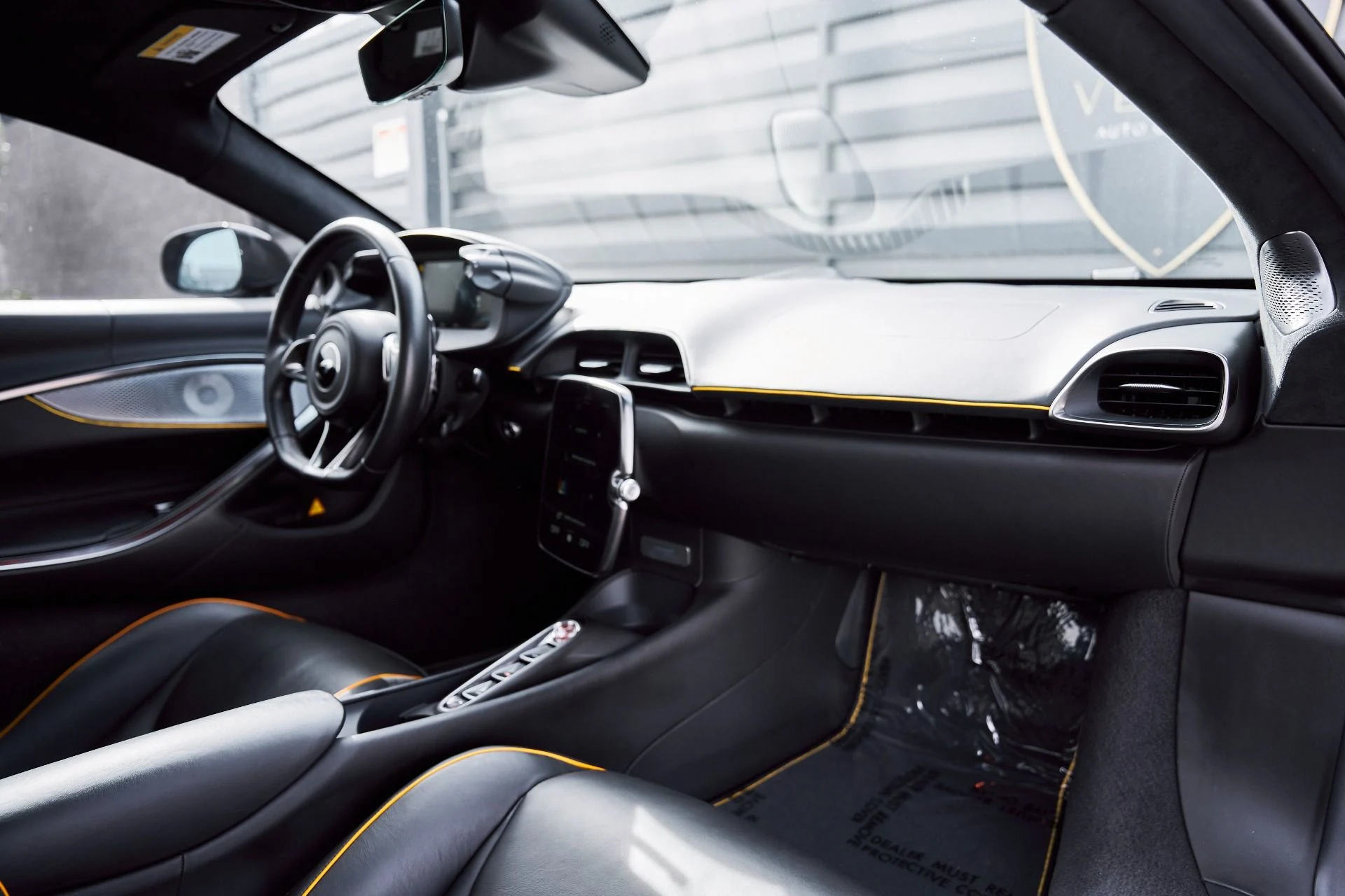 mph035_2112324071_Used_2023_Mc_Laren_Artura_1770833719_8e20bb8d93