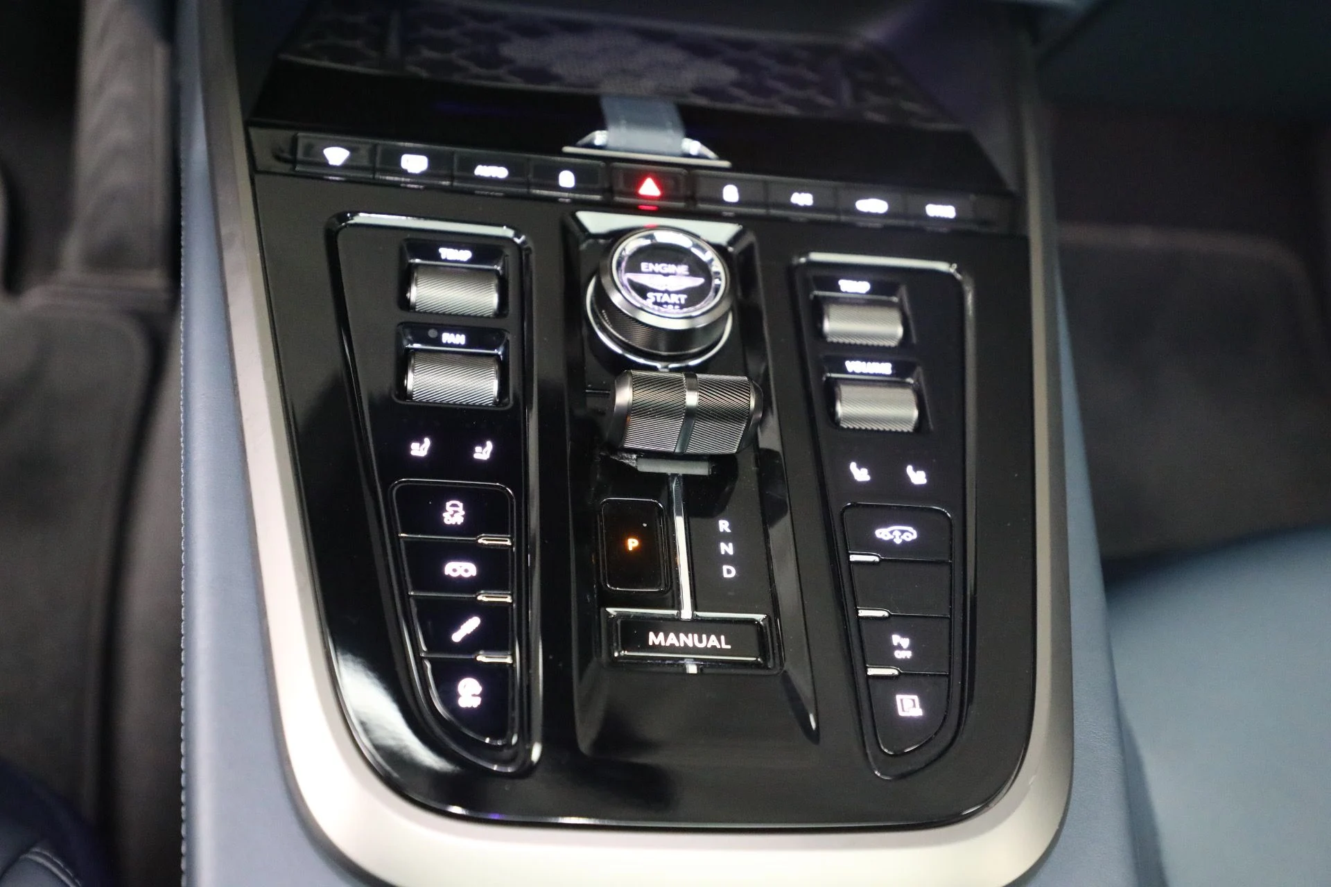 mph035_2119971120_New_2025_Aston_Martin_DBX_707_1762018753_0ebe010cdc