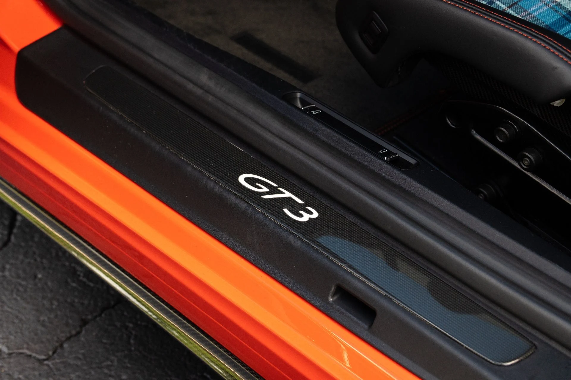 mph035_2129426420_Used_2018_Porsche_911_GT_3_1758911261_b522643434