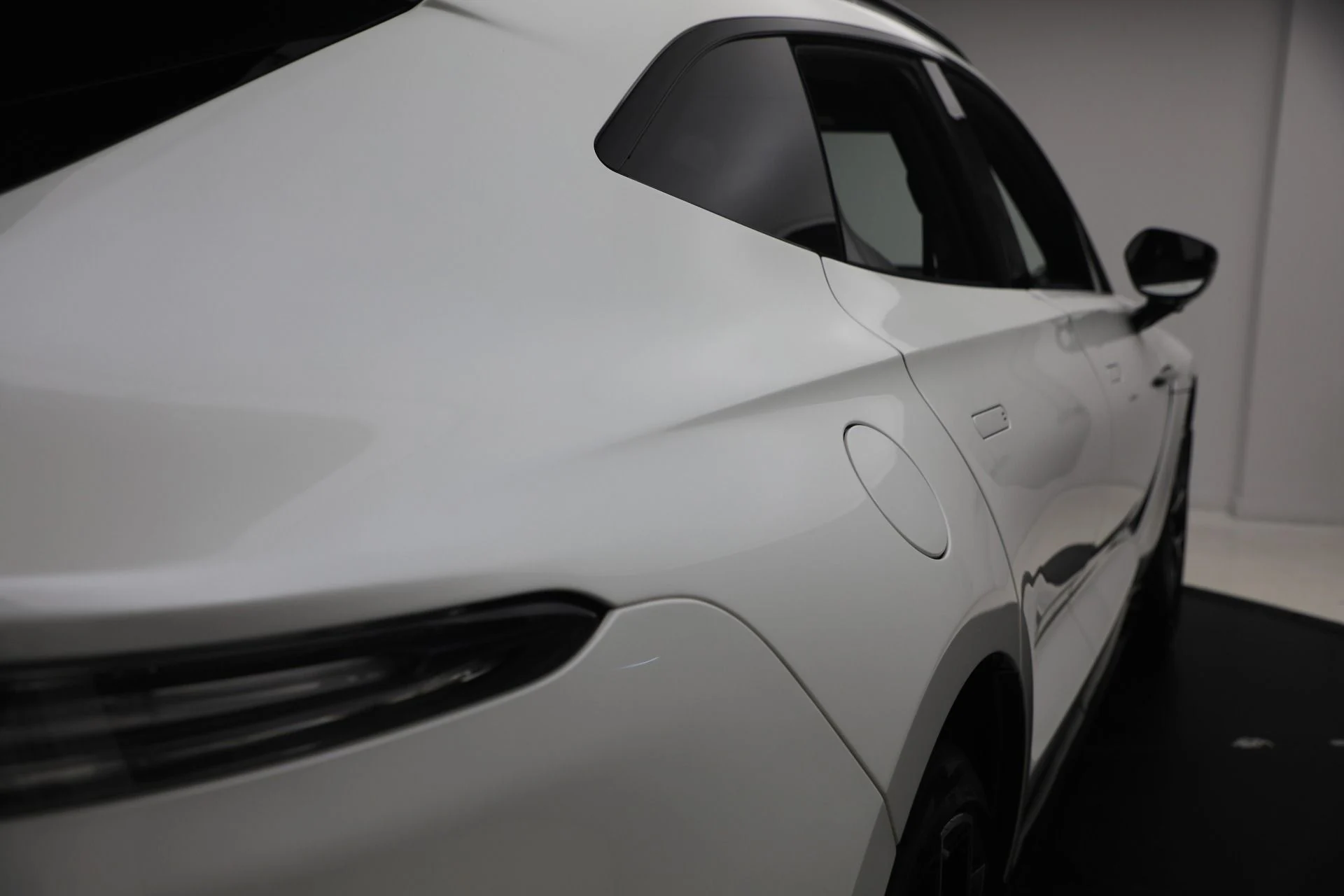 mph035_2136101457_Used_2025_Aston_Martin_DBX_707_1773871461_c971305f3c