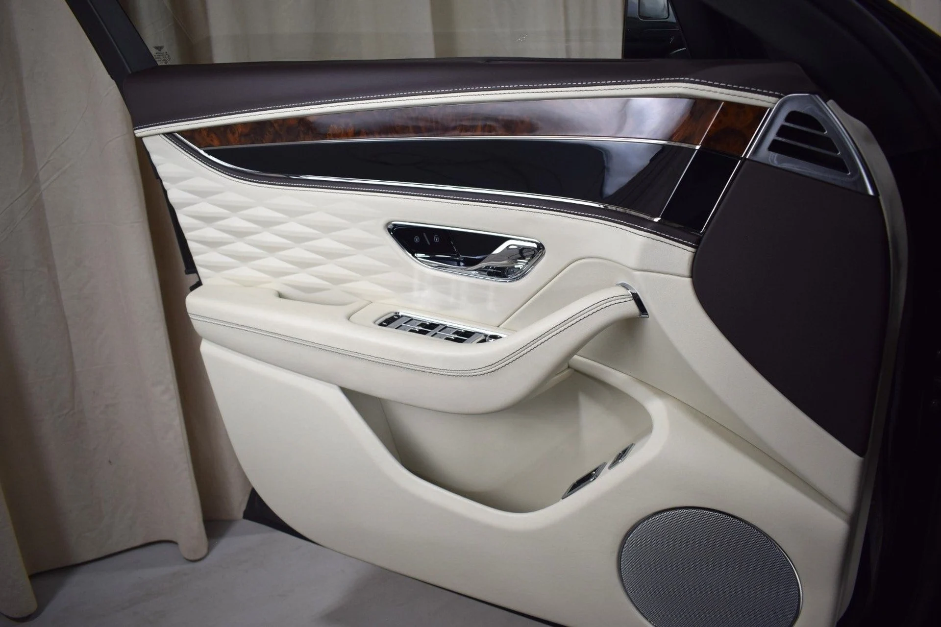 mph035_2139462955_ee782b1abea88a4d44119d69b5ba21dbx_25ee156d0c