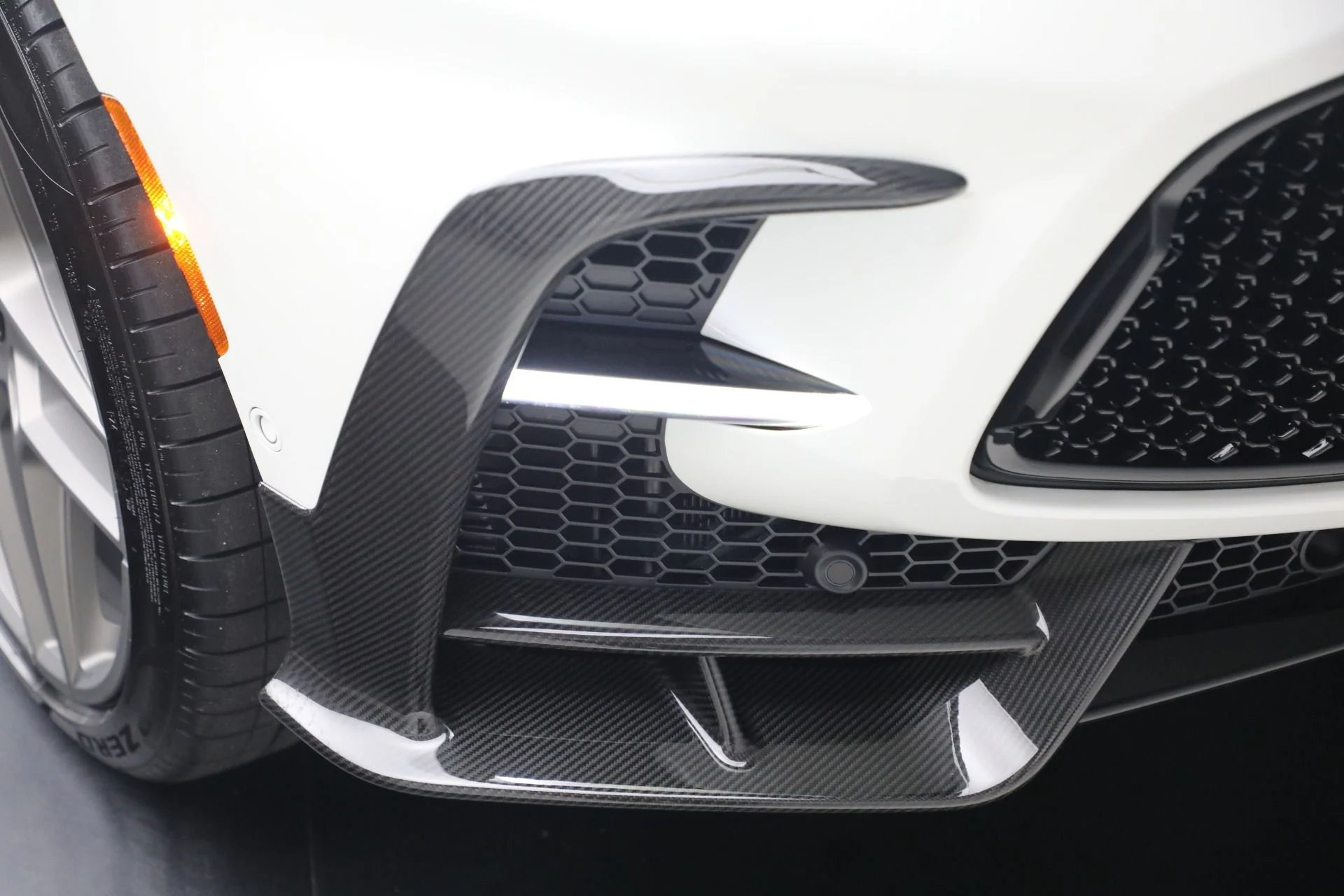 mph035_2145341568_New_2026_Aston_Martin_DBX_S_1779888036_0326f9d560