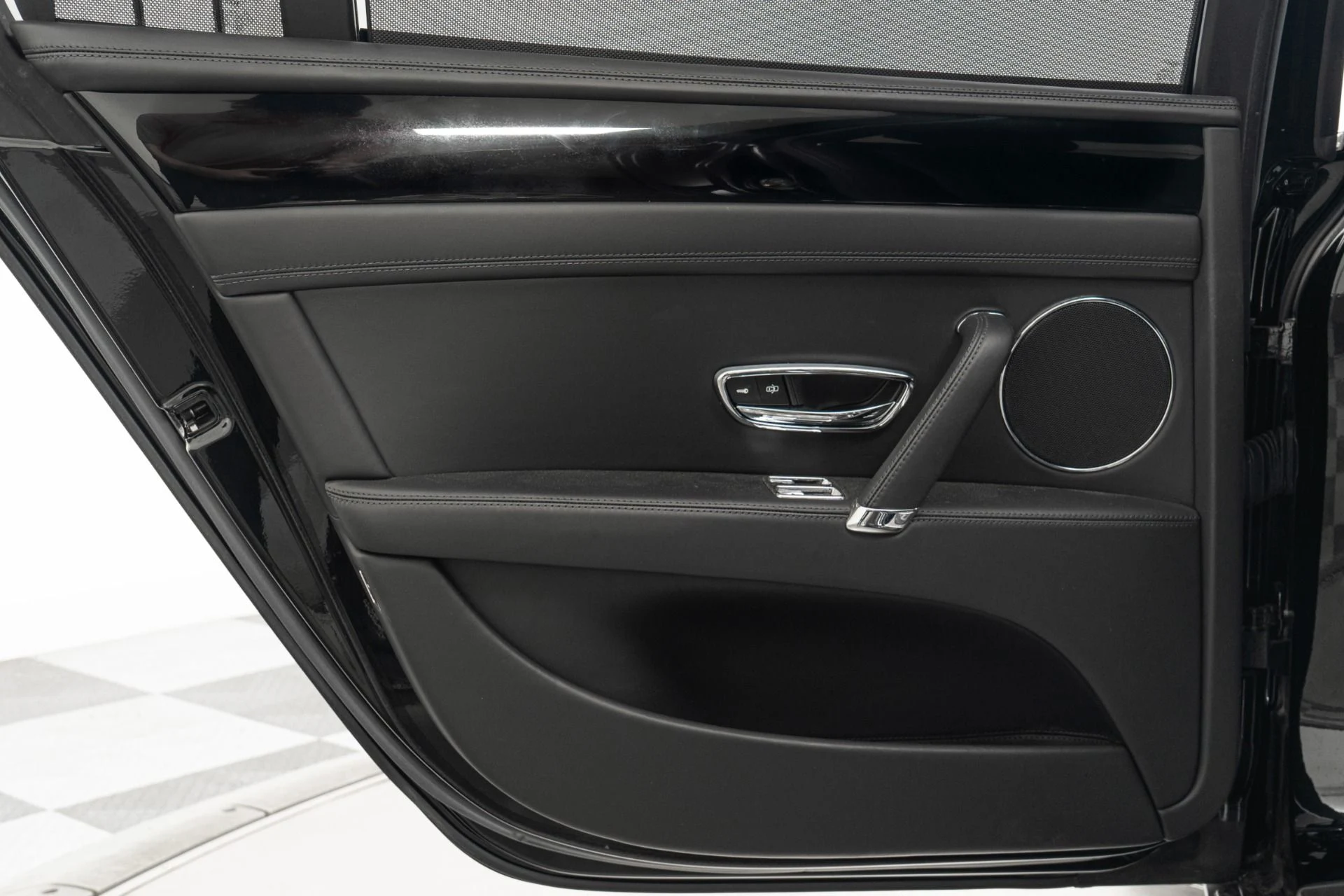 mph035_215662405_Used_2015_Bentley_Flying_Spur_W12_21_Inch_Wheels_Front_and_Rear_Heated_and_Ventilated_Seats_1759873235_e45c501f82